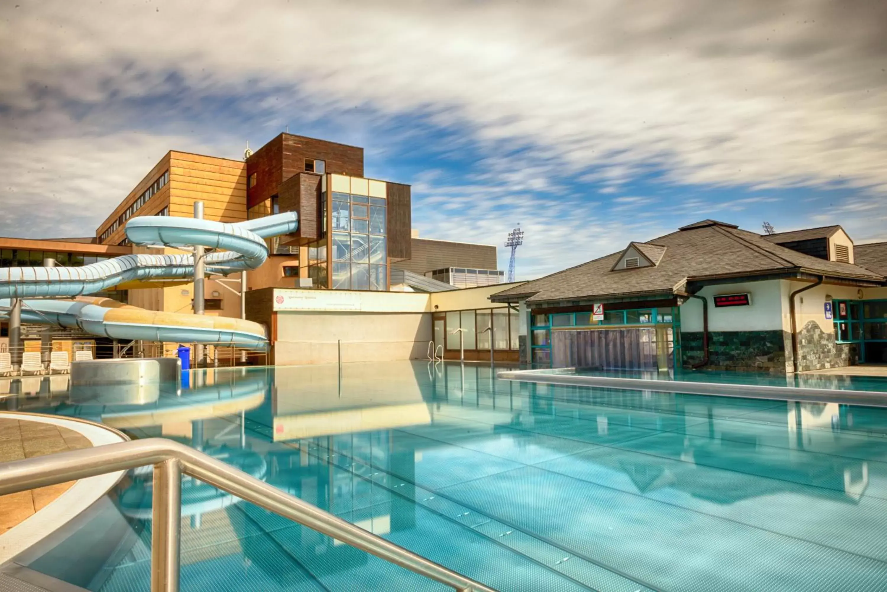 Swimming pool, Property Building in Hotel AquaCity Mountain View