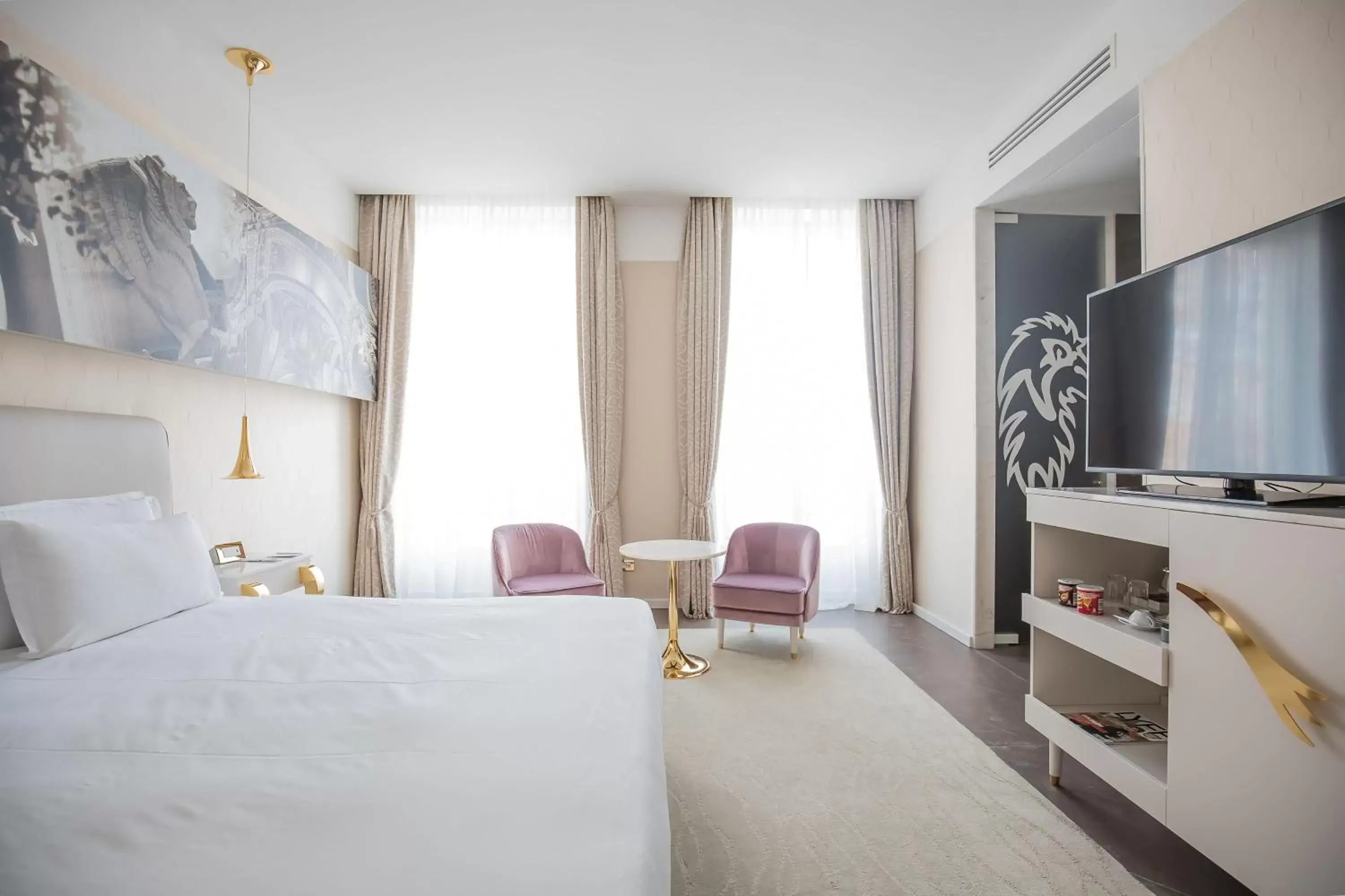Bedroom, TV/Entertainment Center in Boscolo Lyon Hotel & Spa