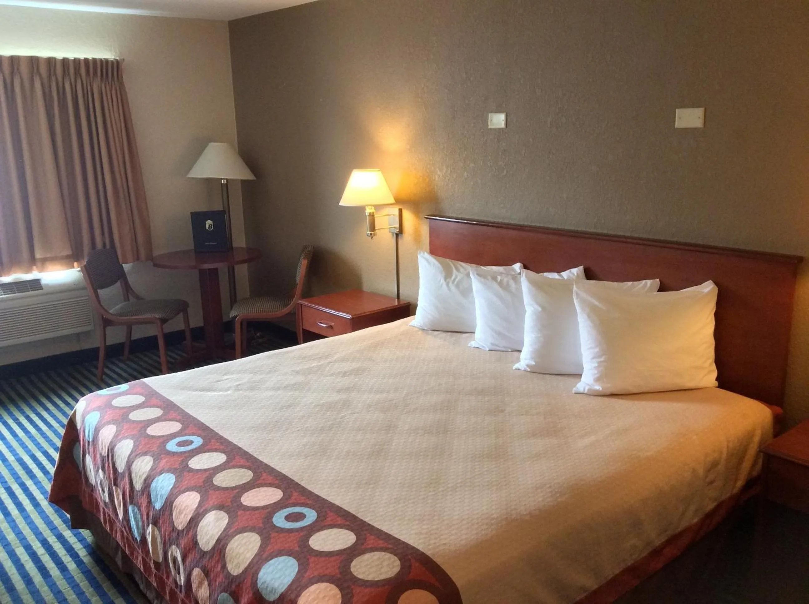 Bed in Super 8 by Wyndham Marshalltown