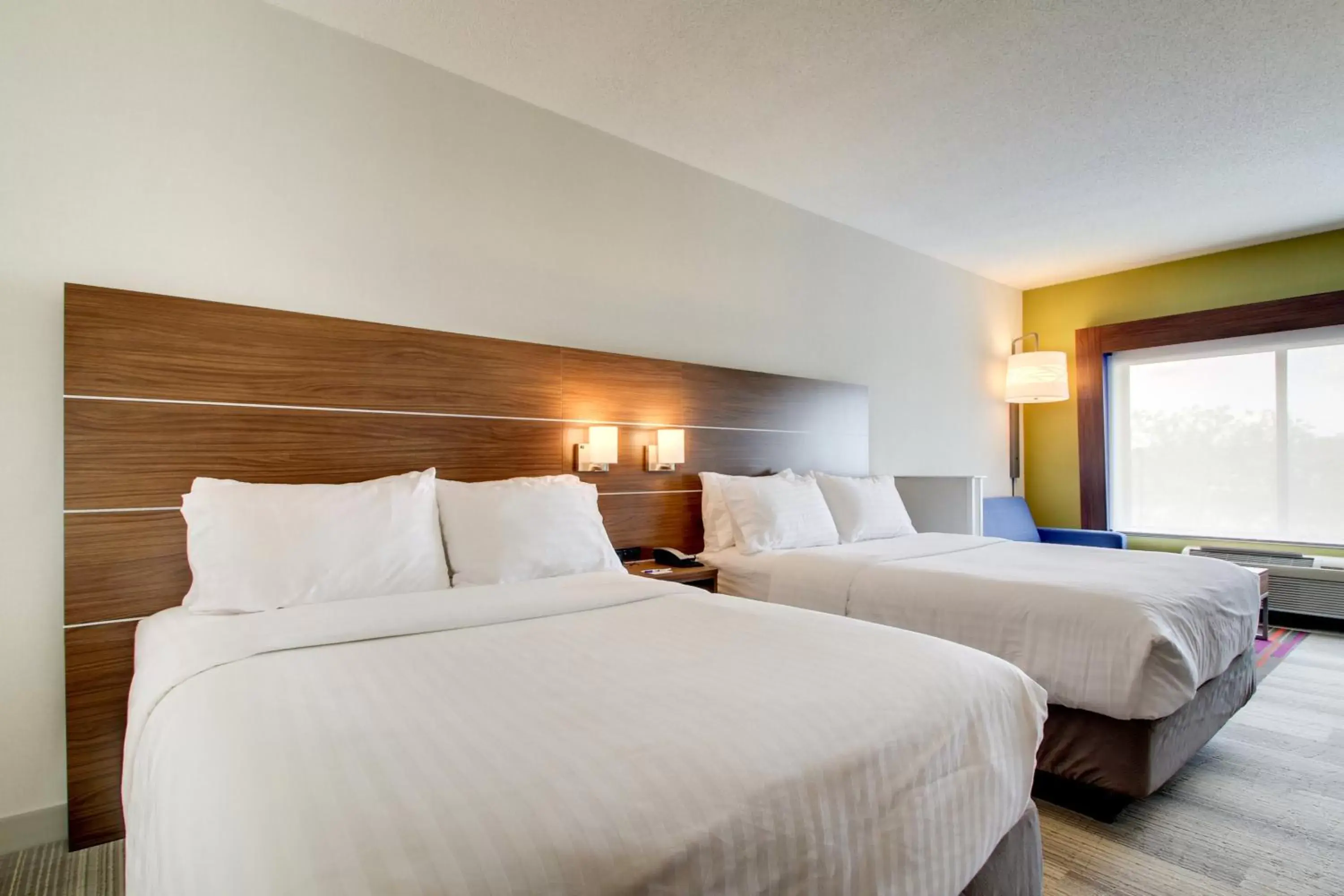 Photo of the whole room, Bed in Holiday Inn Express & Suites Aurora - Naperville, an IHG Hotel