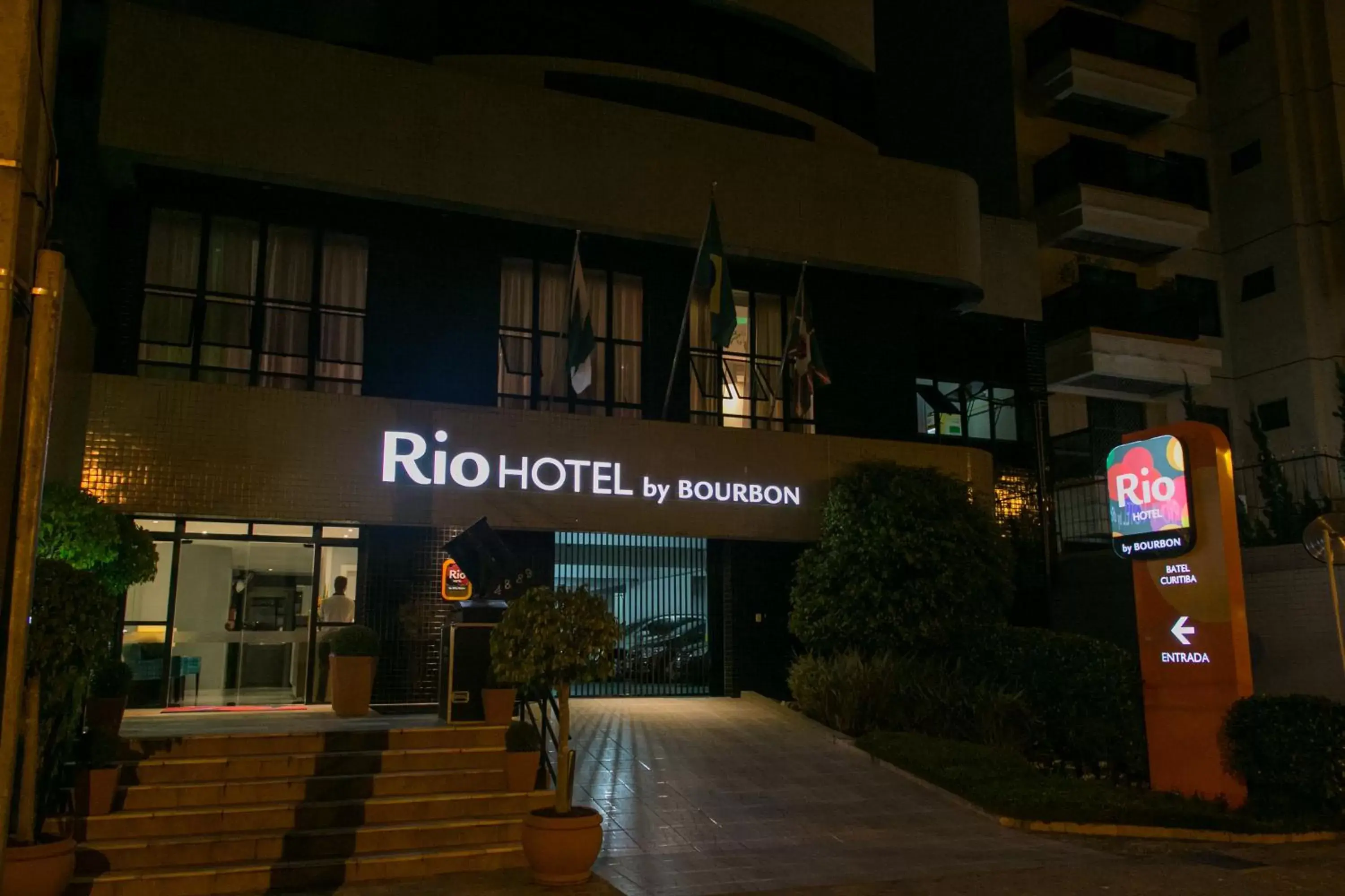 Facade/entrance, Property Building in Rio Hotel by Bourbon Curitiba Batel