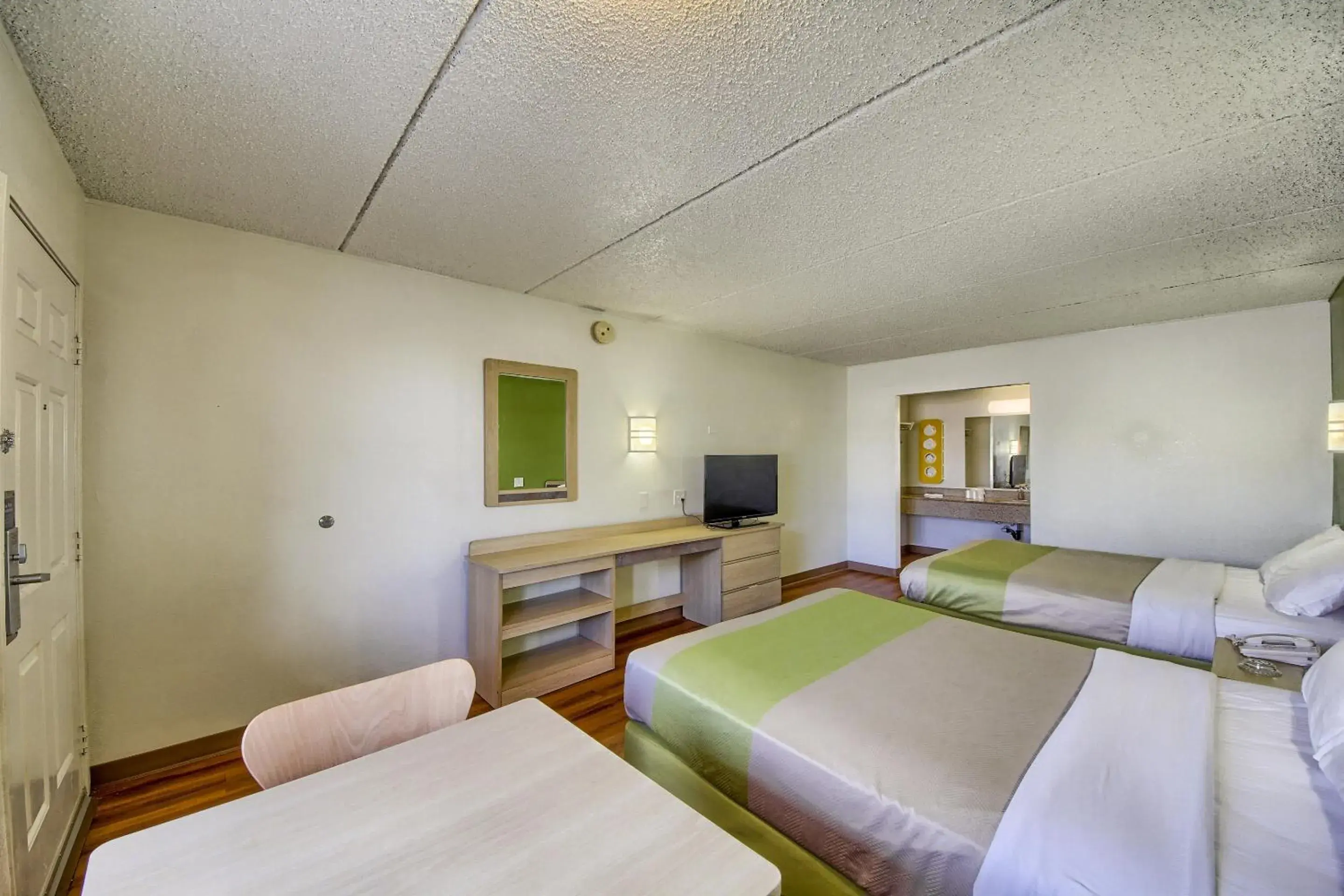 TV and multimedia, Bed in Motel 6-San Antonio, TX - Northwest Medical Center