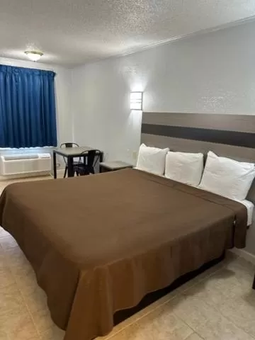 Bed in Executive Inn Mercedes Weslaco