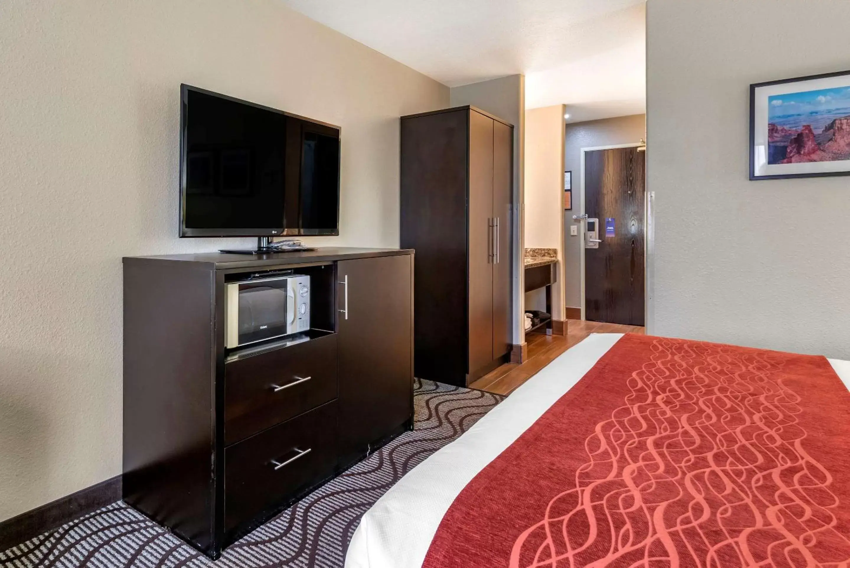 Photo of the whole room, TV/Entertainment Center in Comfort Inn & Suites