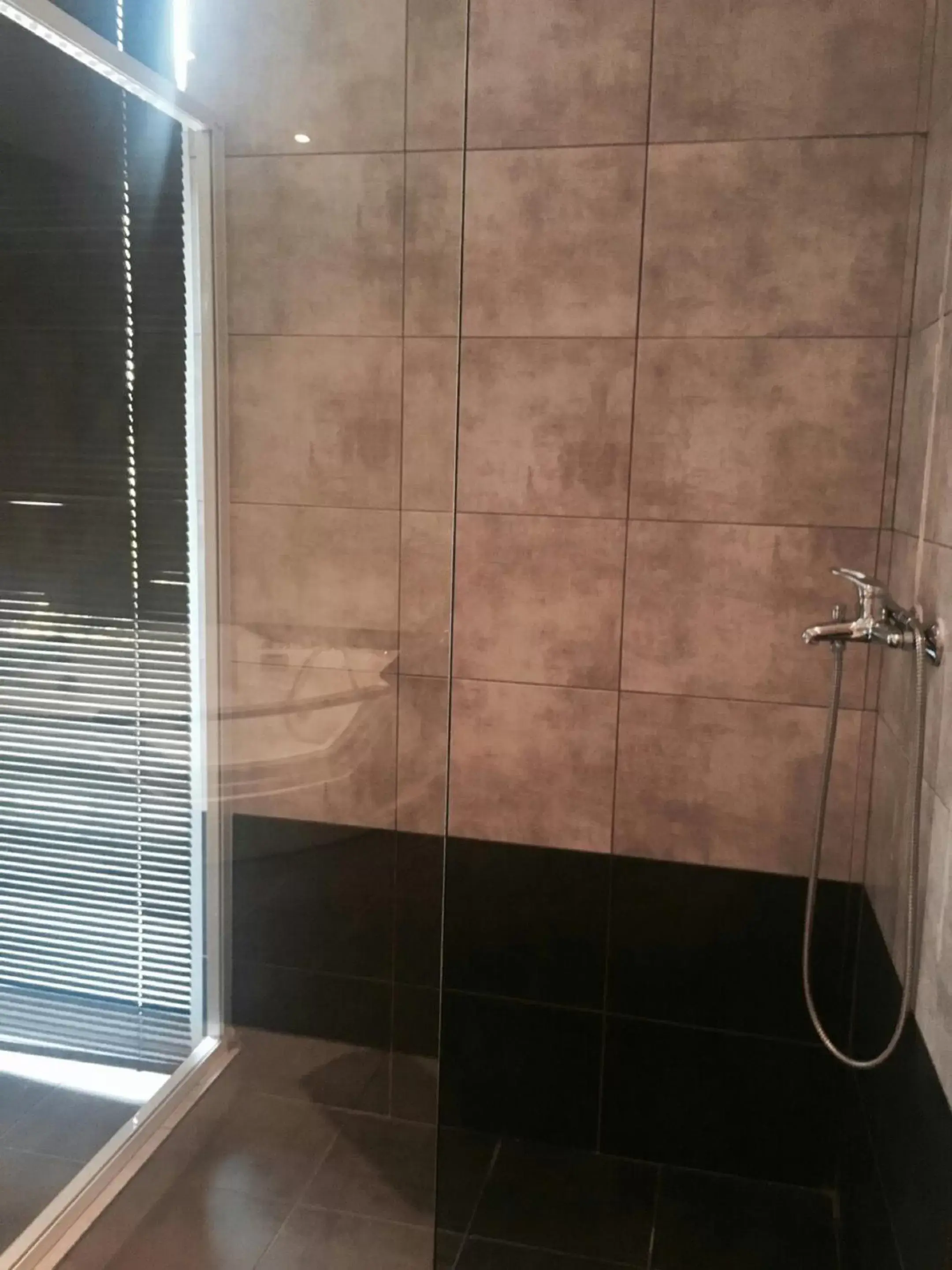 Shower, Bathroom in Feevos