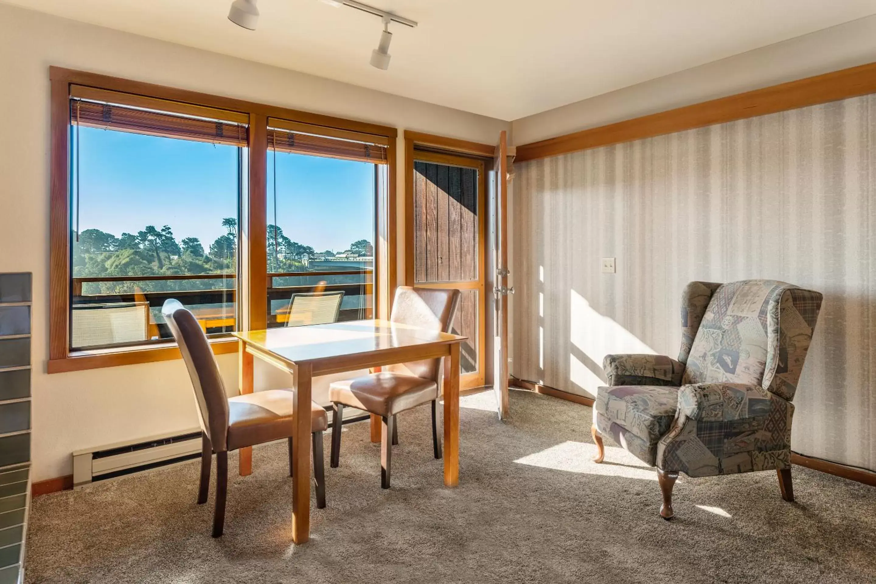 Seating Area in Harbor Lite Lodge