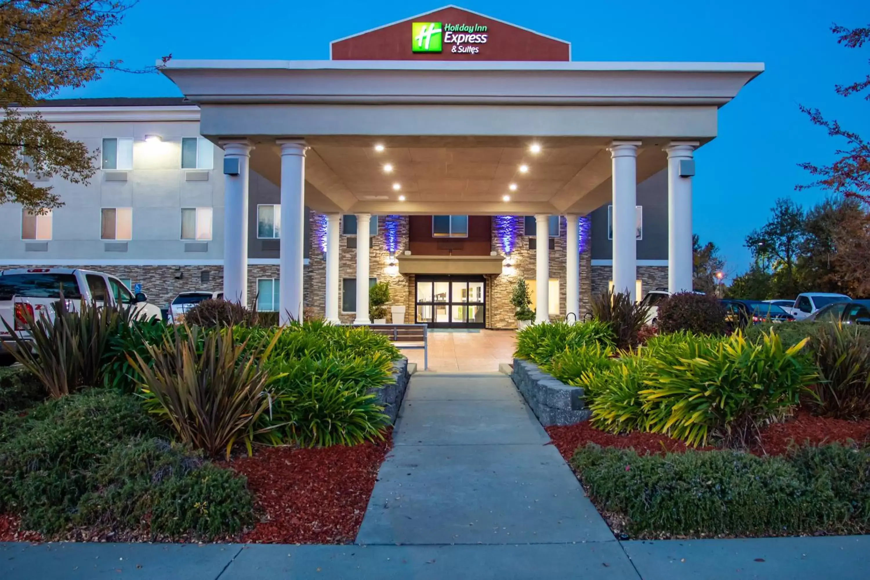 Property Building in Holiday Inn Express Hotel & Suites Roseville - Galleria Area, an IHG Hotel