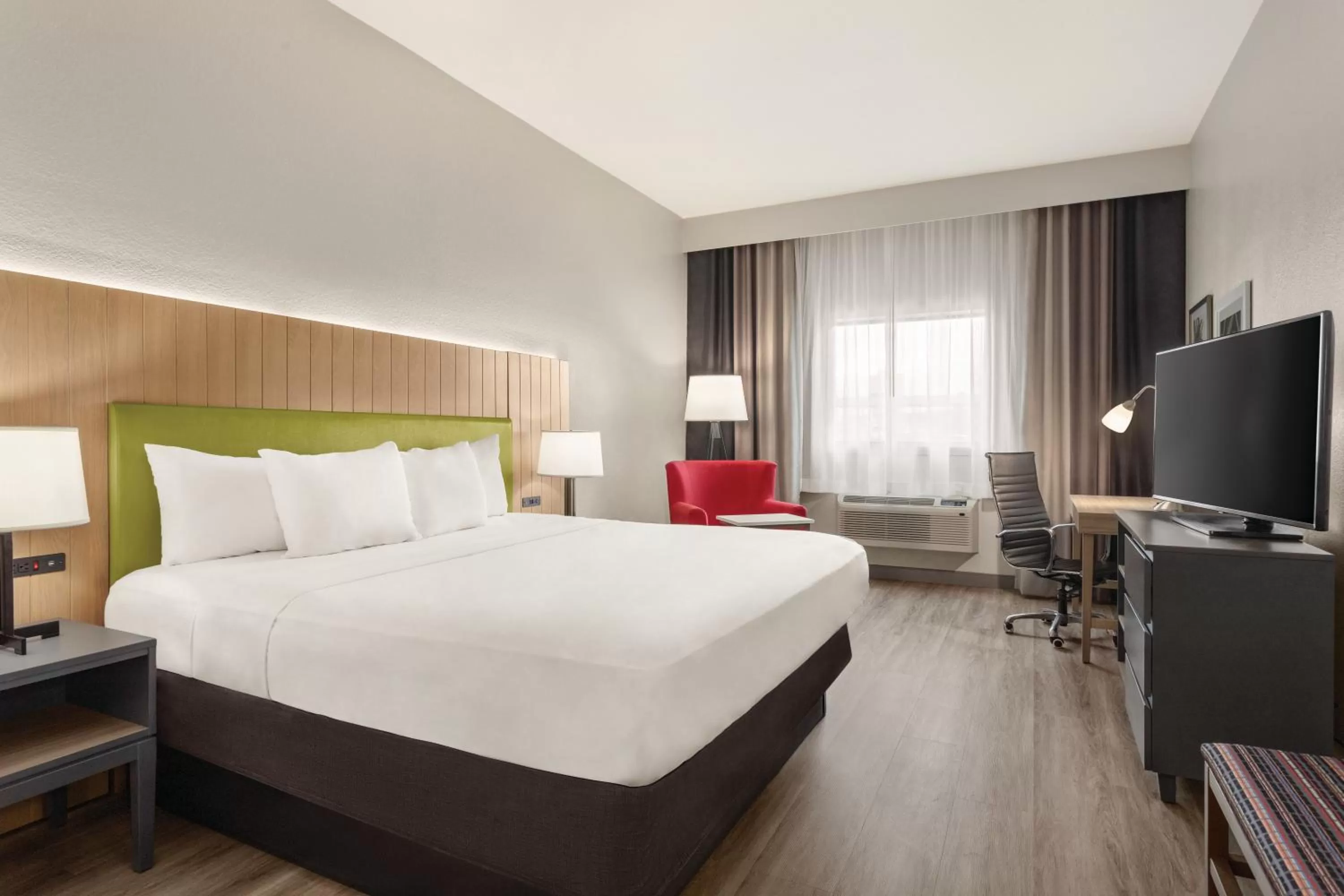 Bed in Country Inn & Suites by Radisson, Byram-Jackson South, MS