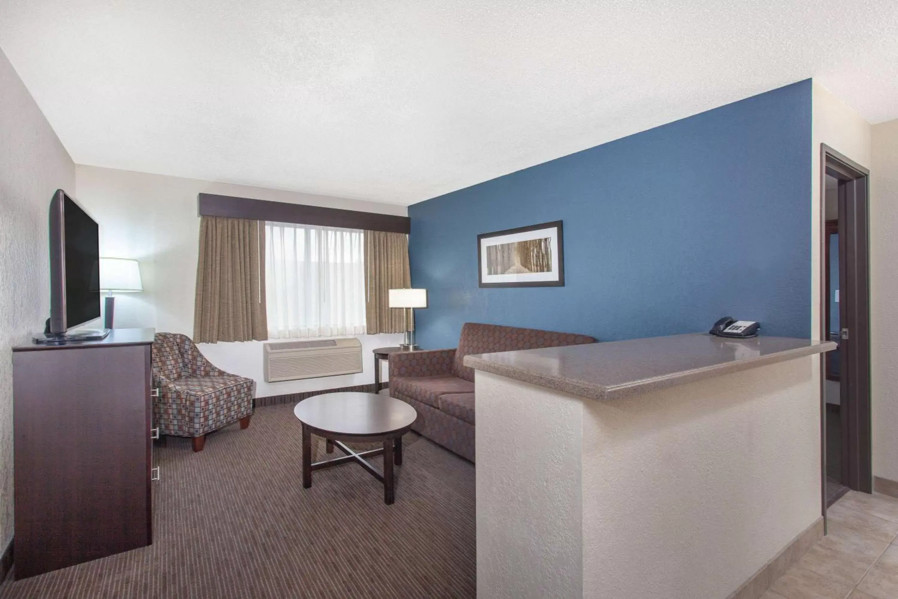 Photo of the whole room, TV/Entertainment Center in AmericInn by Wyndham Mankato Event Center near MSU