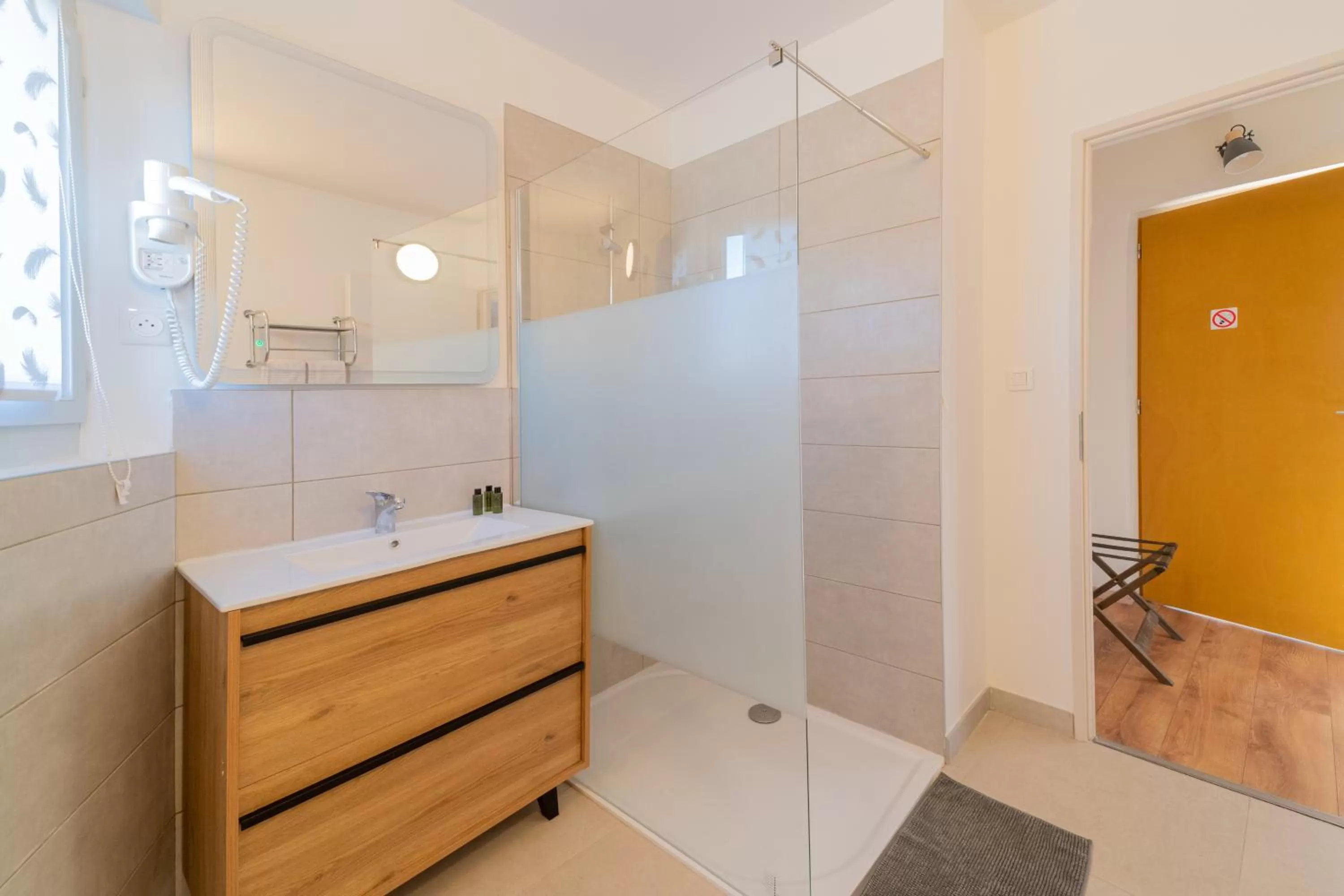 Bathroom in L'Horloge Gourmande