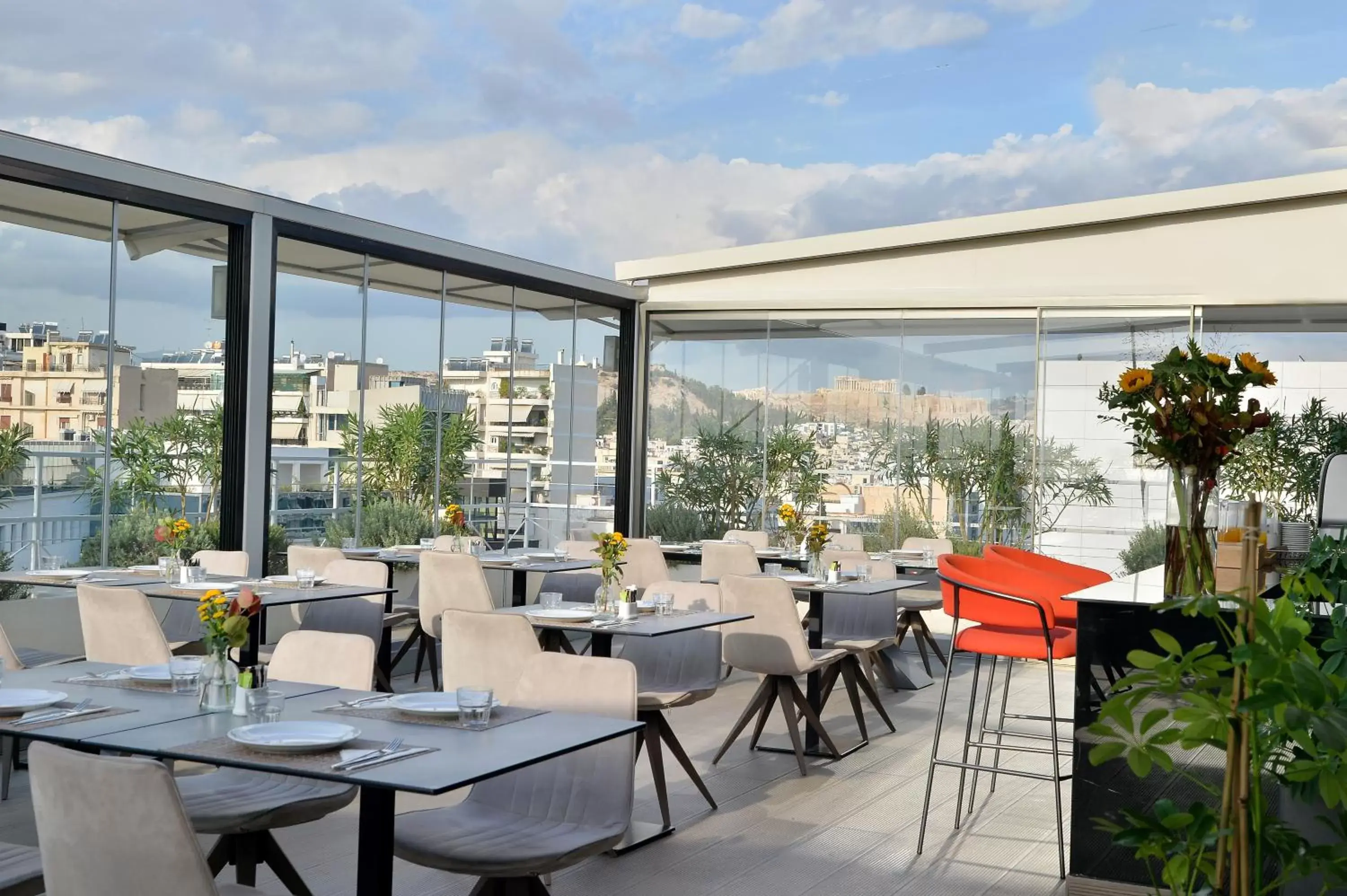 Coffee/tea facilities, Restaurant/Places to Eat in Athenaeum Smart Hotel