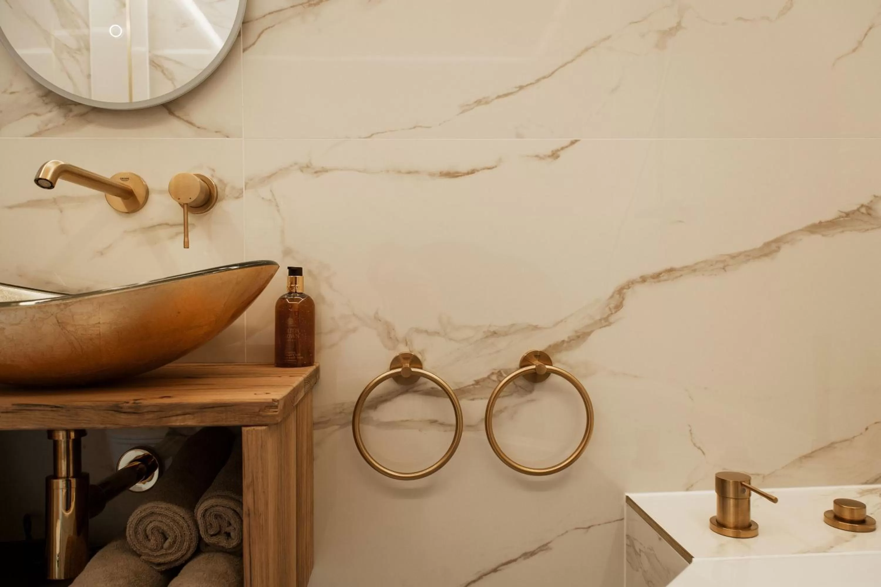 Bathroom in Boutique Hotel Elburg met Tapperij