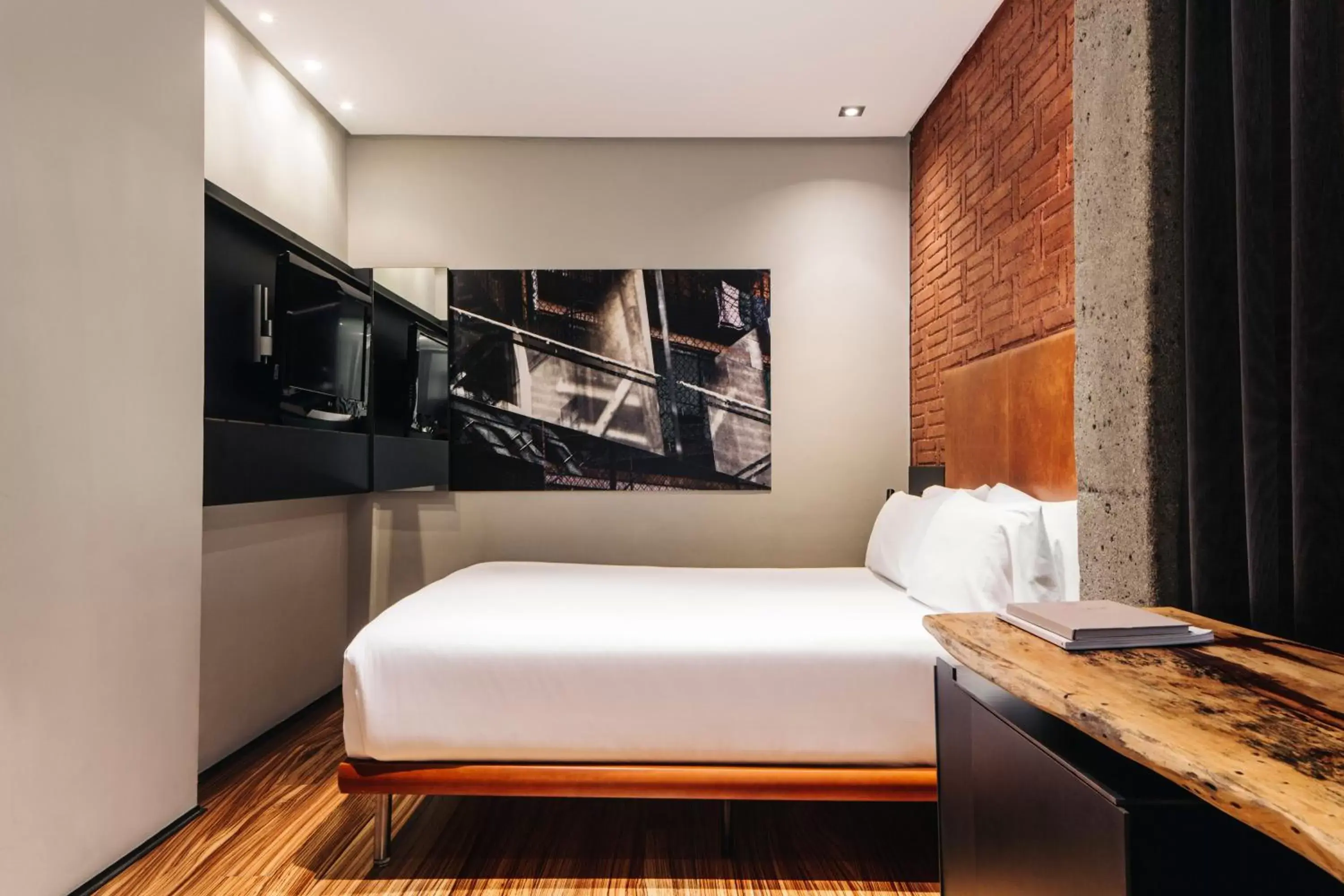 Bed in Hotel Granados 83, a Member of Design Hotels