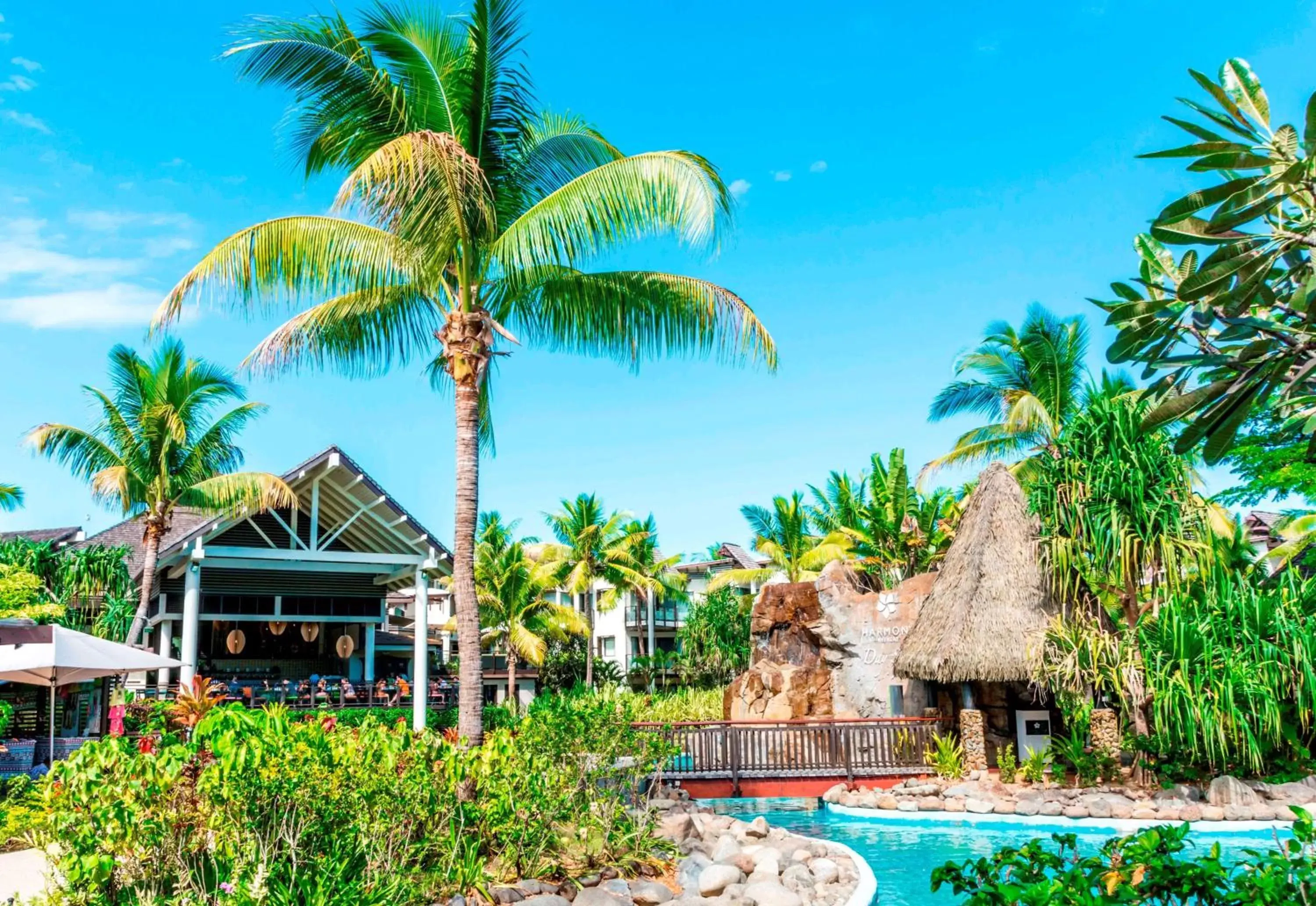 Restaurant/places to eat, Swimming Pool in Radisson Blu Resort Fiji