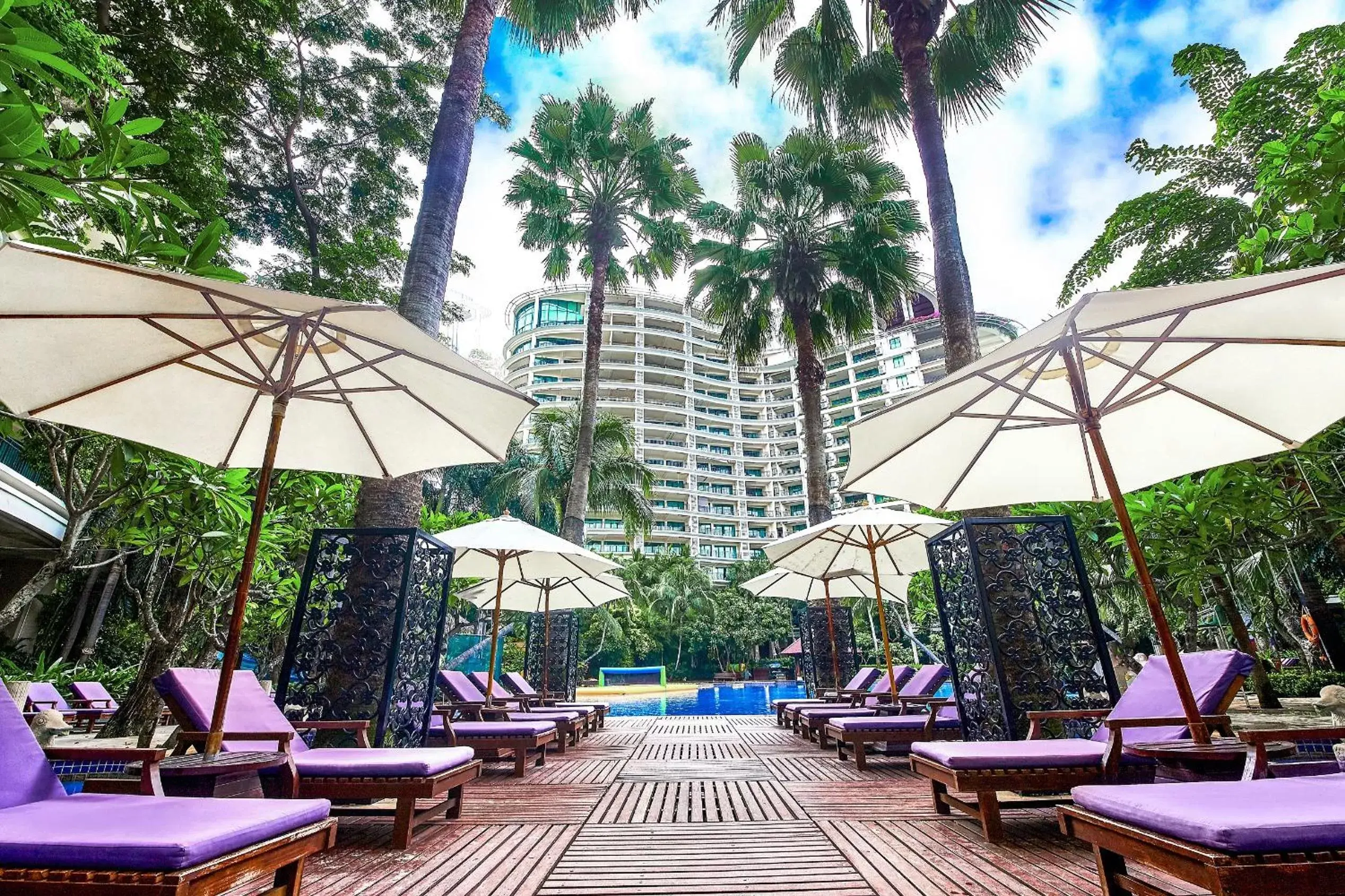 Swimming pool in Ocean Sonic Resort Sanya Swimming pool in Ocean Sonic Resort Sanya