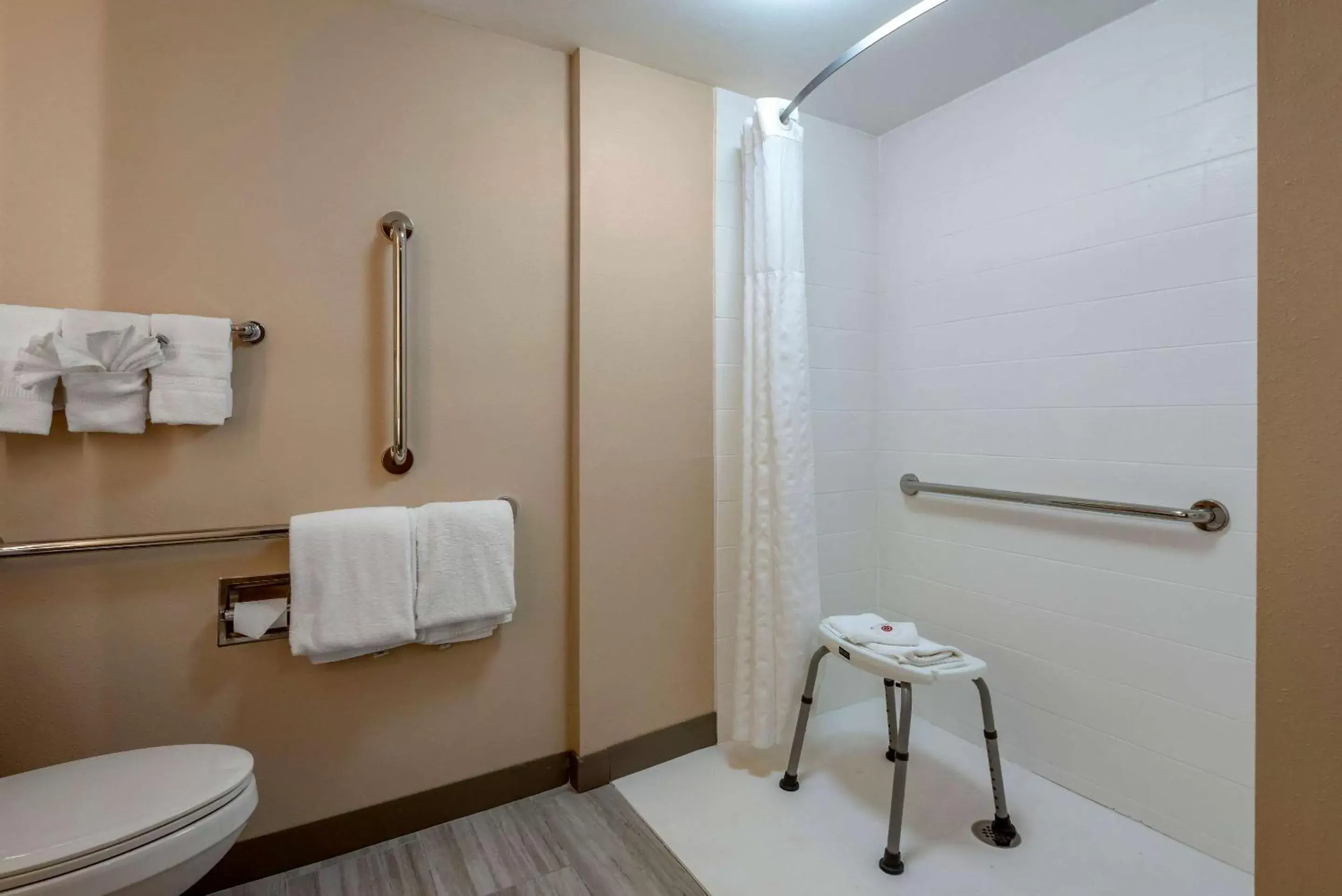 Bedroom, Bathroom in Comfort Inn Horsham - Philadelphia