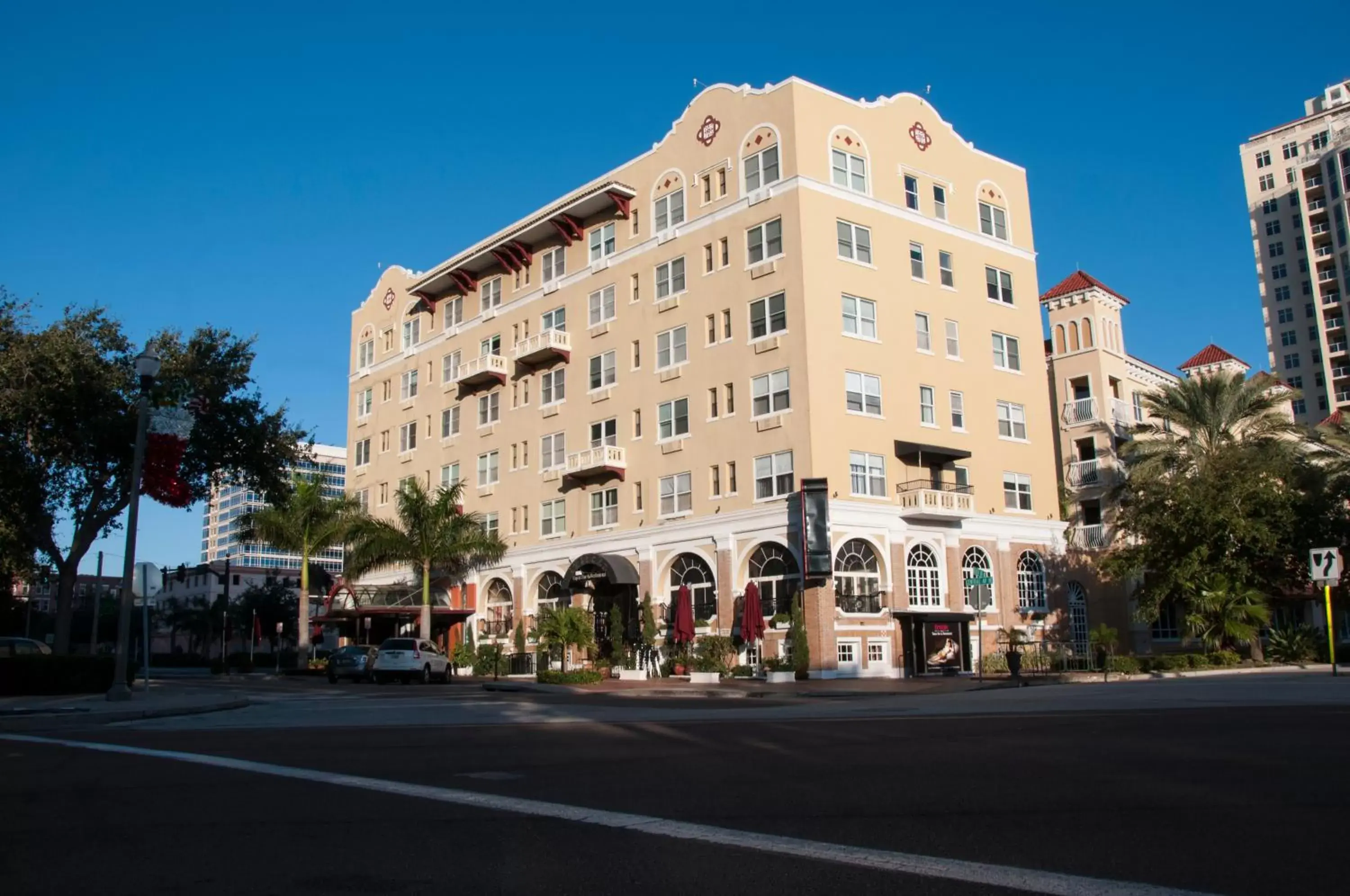 Property Building in Ponce De Leon Hotel