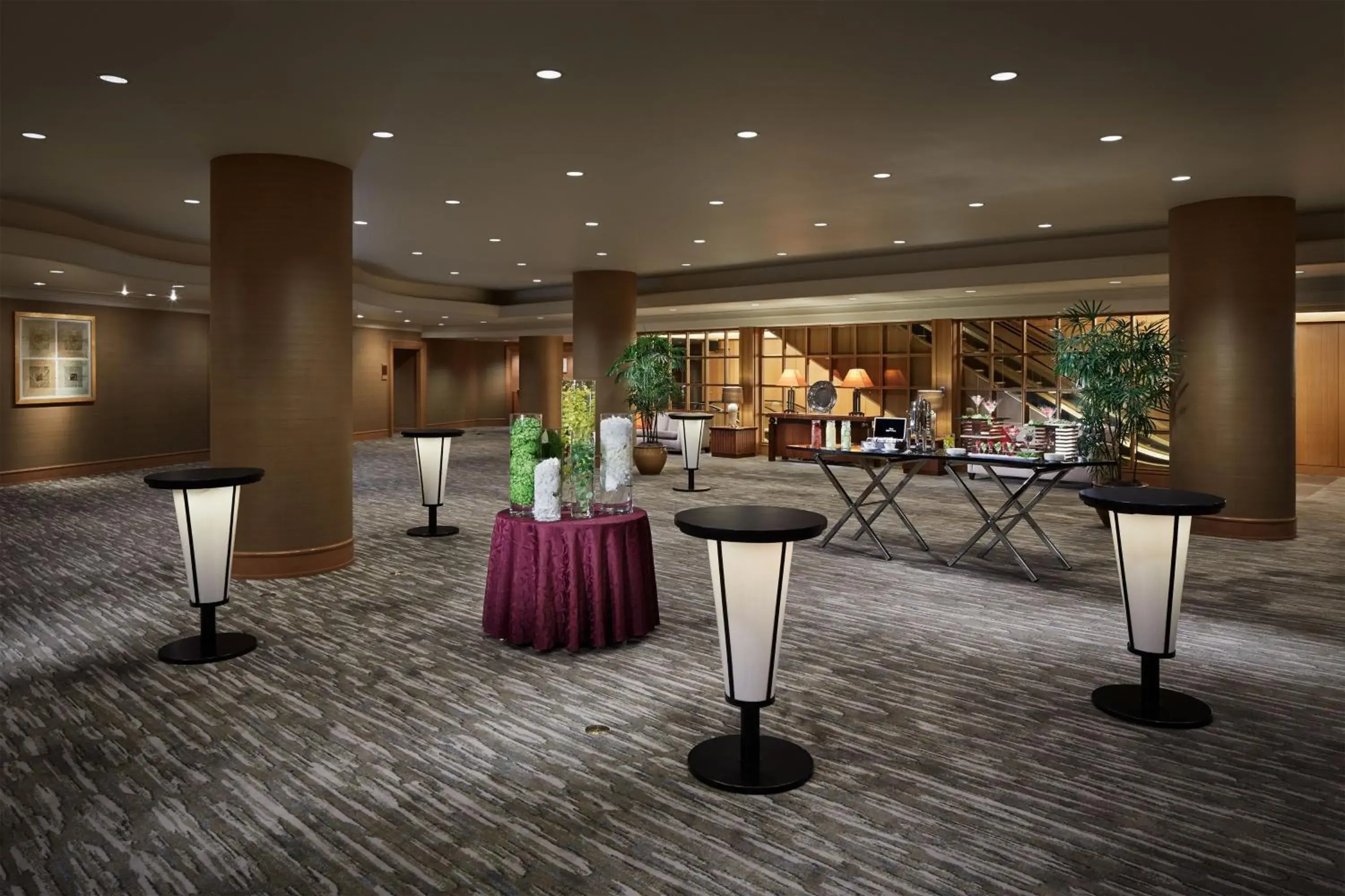 Meeting/conference room, Lounge/Bar in Yokohama Bay Sheraton Hotel and Towers