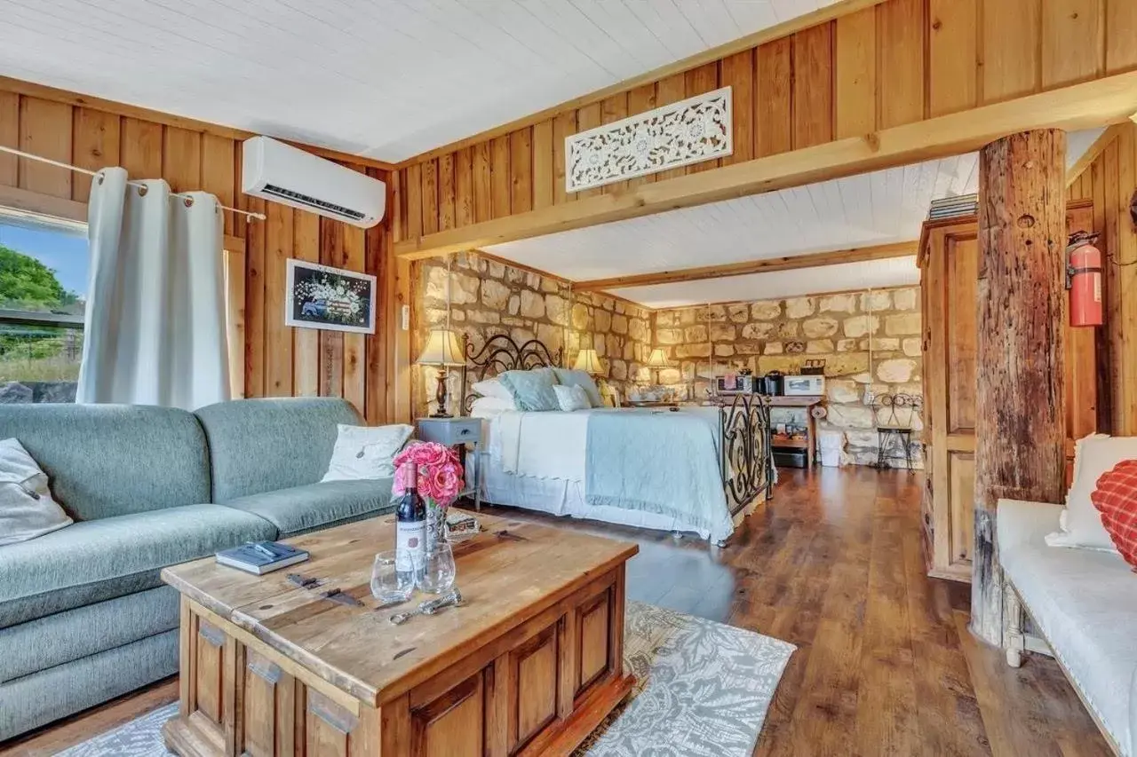 Kitchen or kitchenette, Seating Area in A Barn At The Quarry