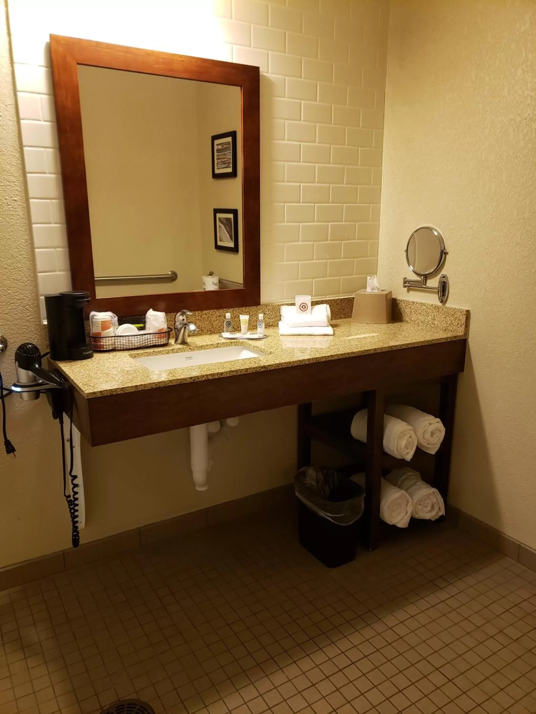 Bathroom, Coffee/Tea Facilities in Comfort Inn & Suites Sidney I-80