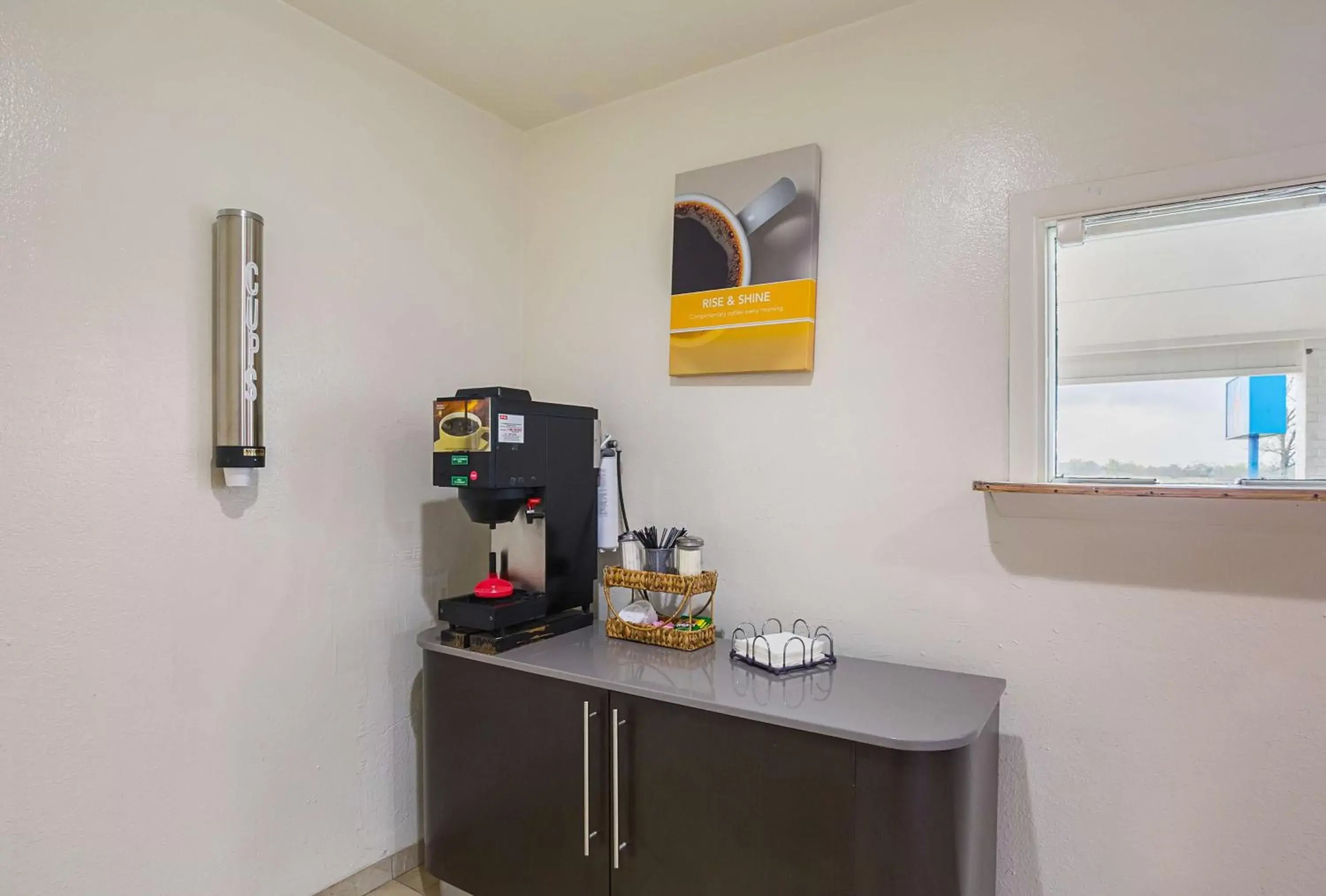 Coffee/tea facilities in Motel 6-Madisonville, TX