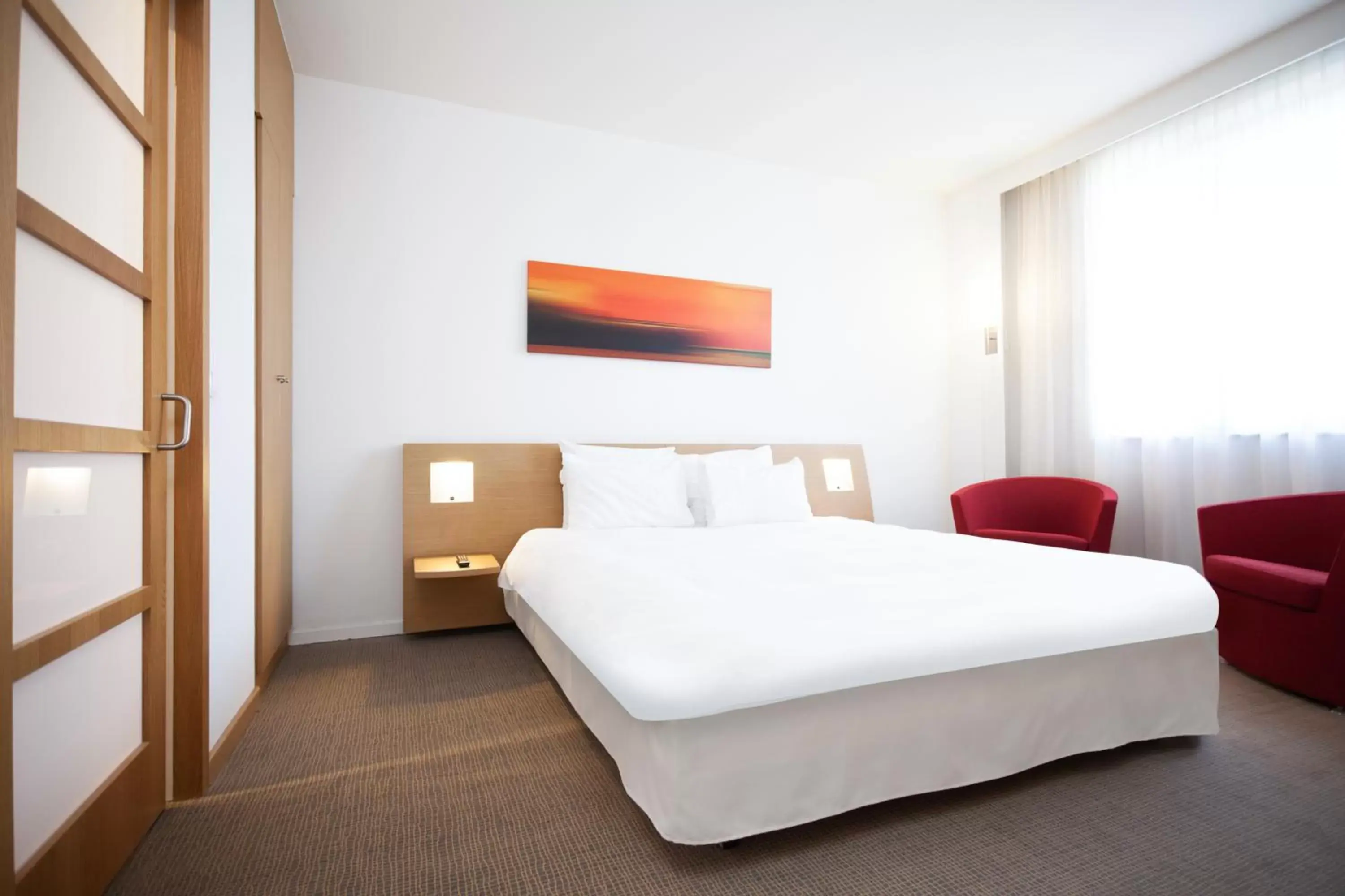 Photo of the whole room, Bed in Sercotel Valladolid