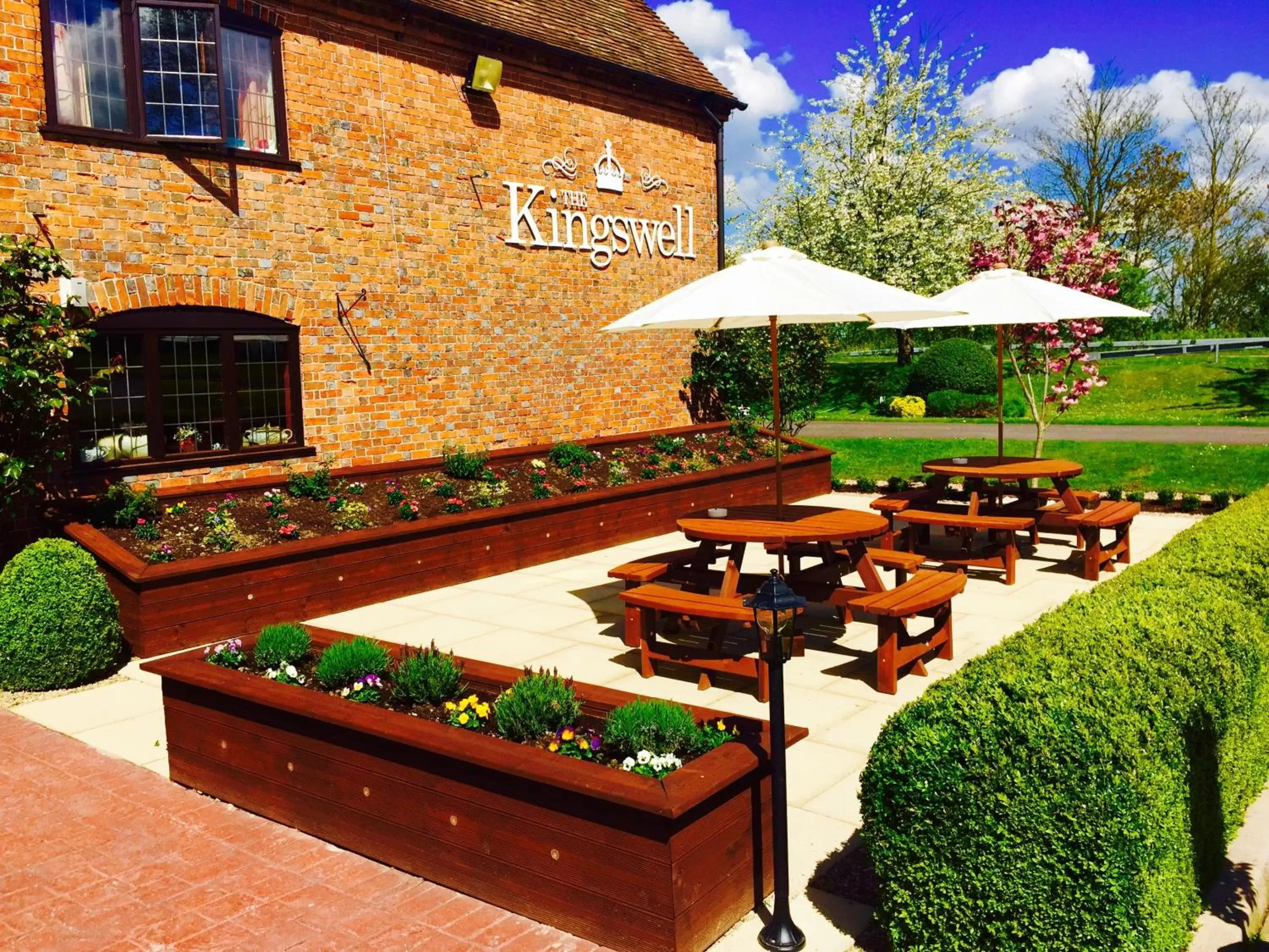 Patio in Kingswell Hotel & Restaurant - Boutique Hotel
