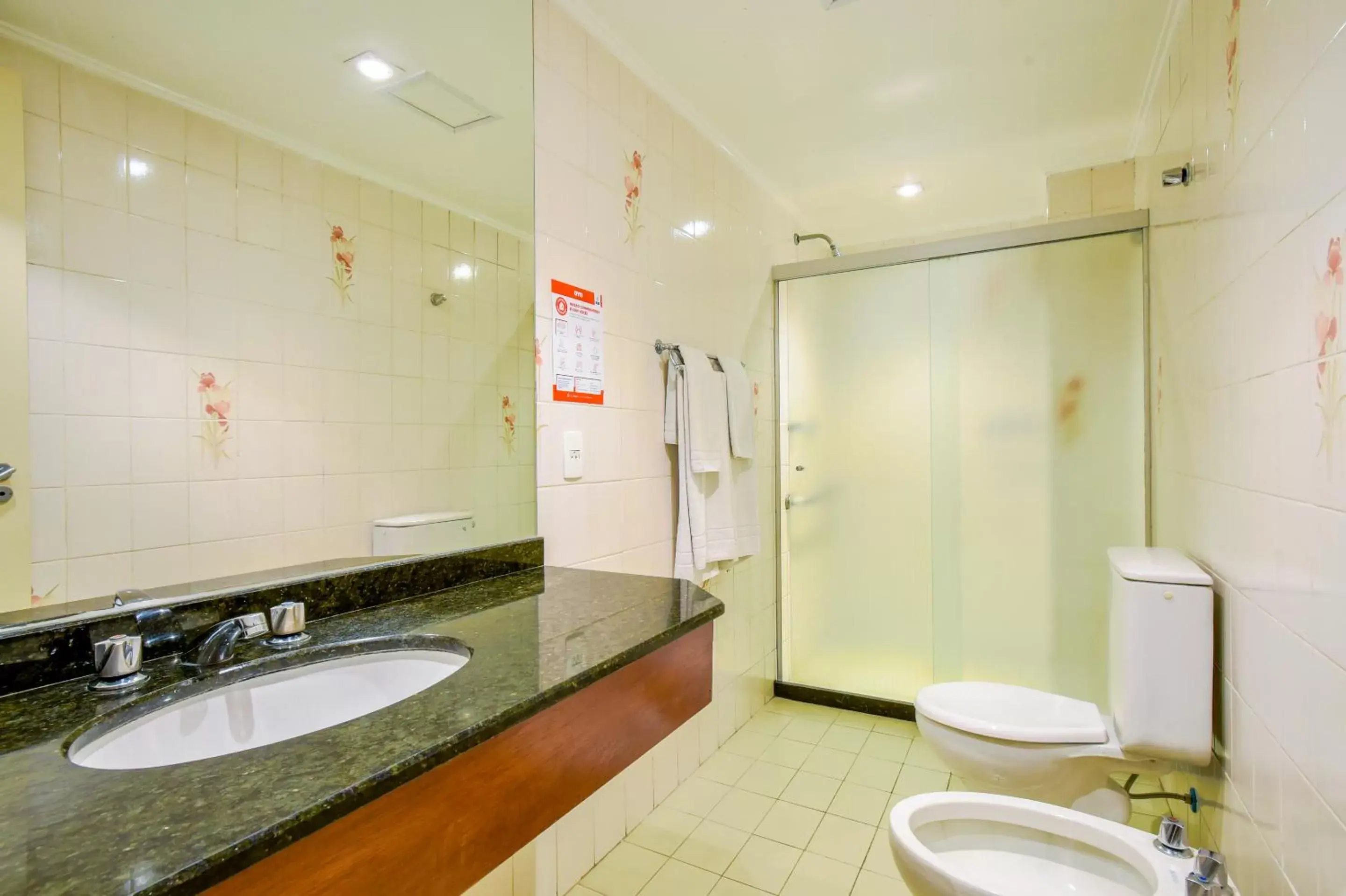 Bathroom in Capital O Park Tower, Campinas