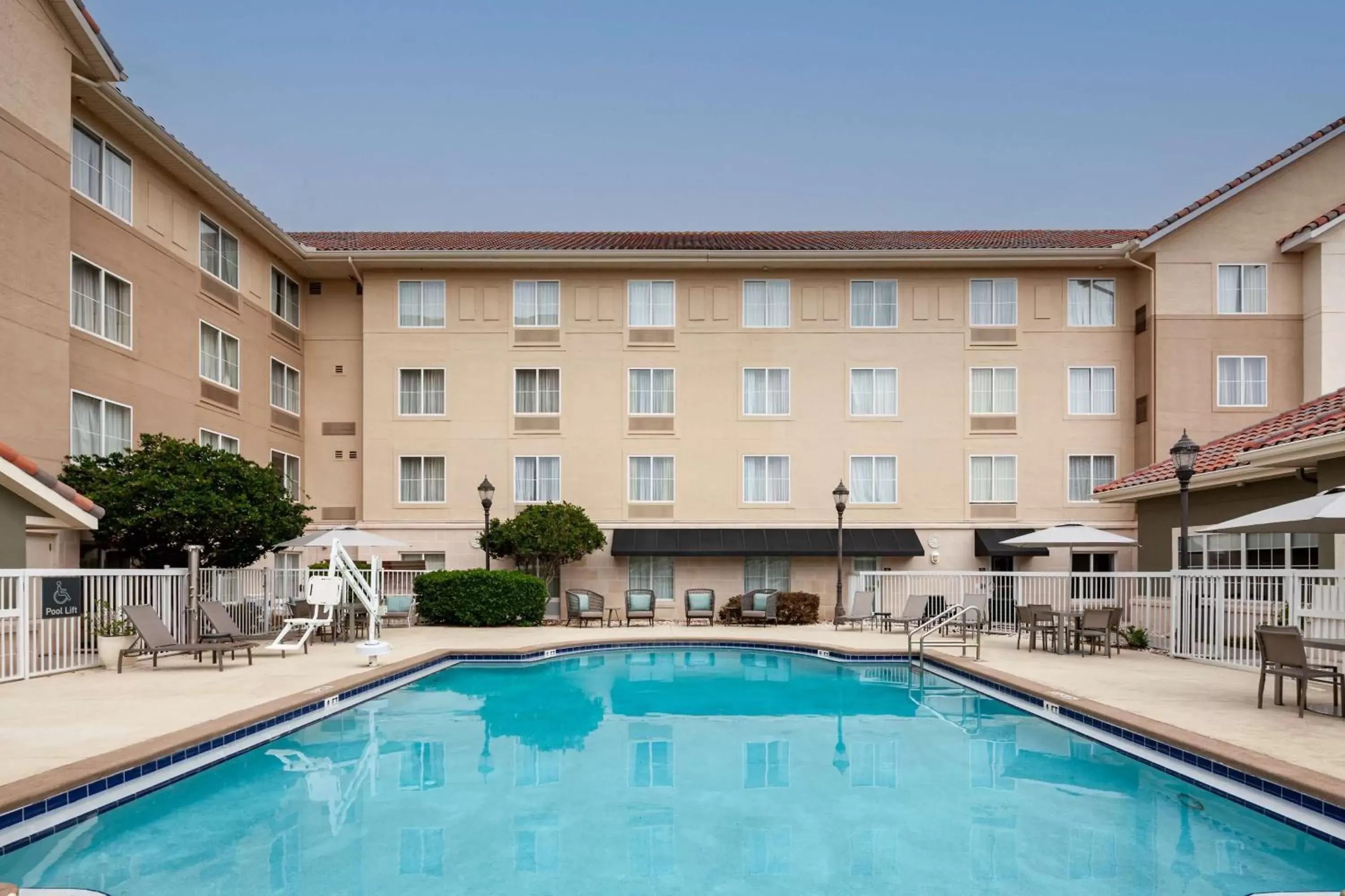 Pool view, Swimming Pool in Homewood Suites by Hilton Jacksonville-South/St. Johns Ctr.
