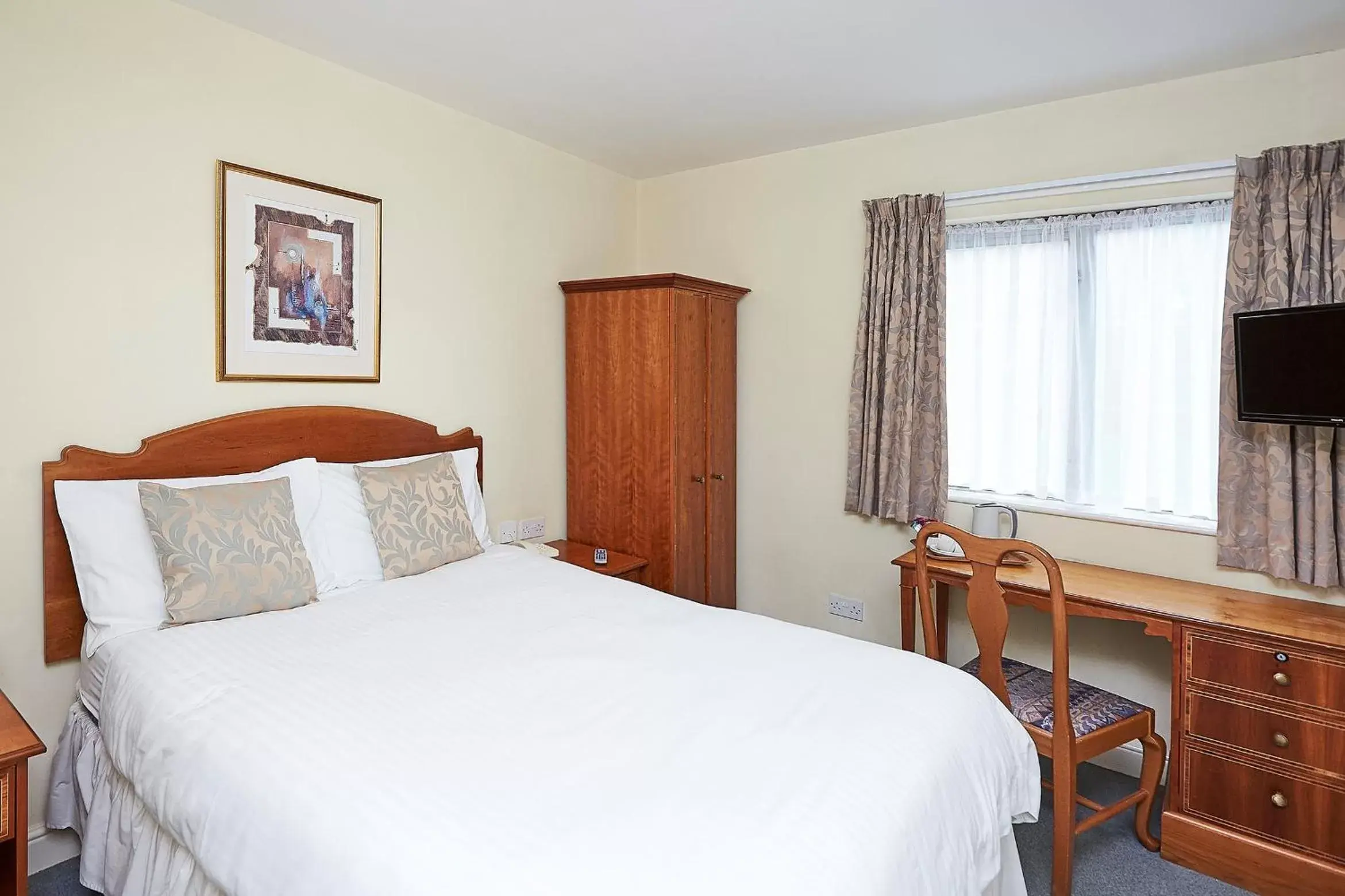 Bedroom, Bed in Yarnfield Park Training And Conference Centre