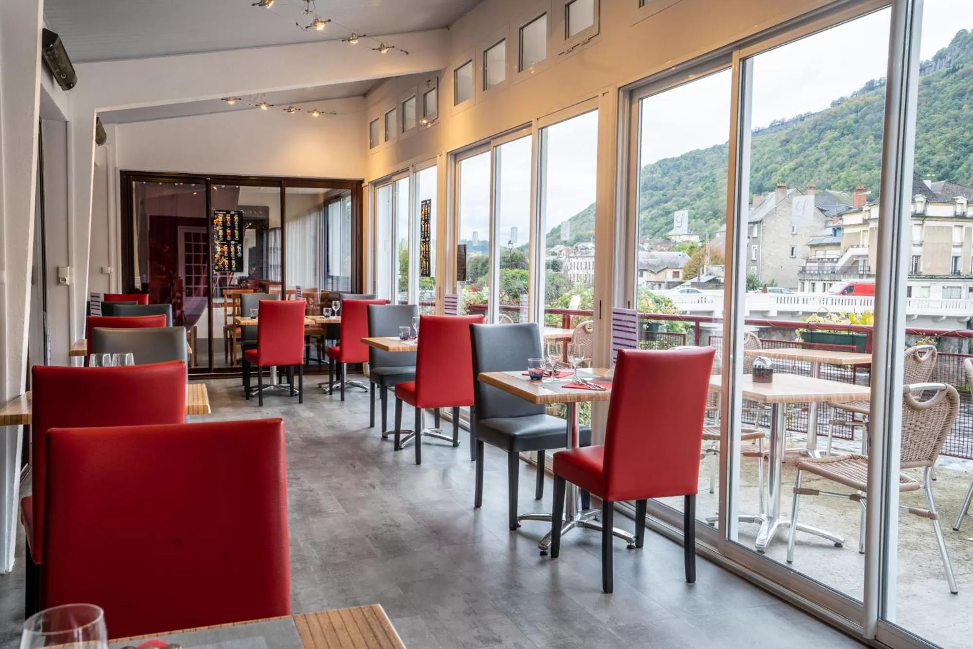 Restaurant/places to eat in Logis Central Hôtel - Restaurant & Spa