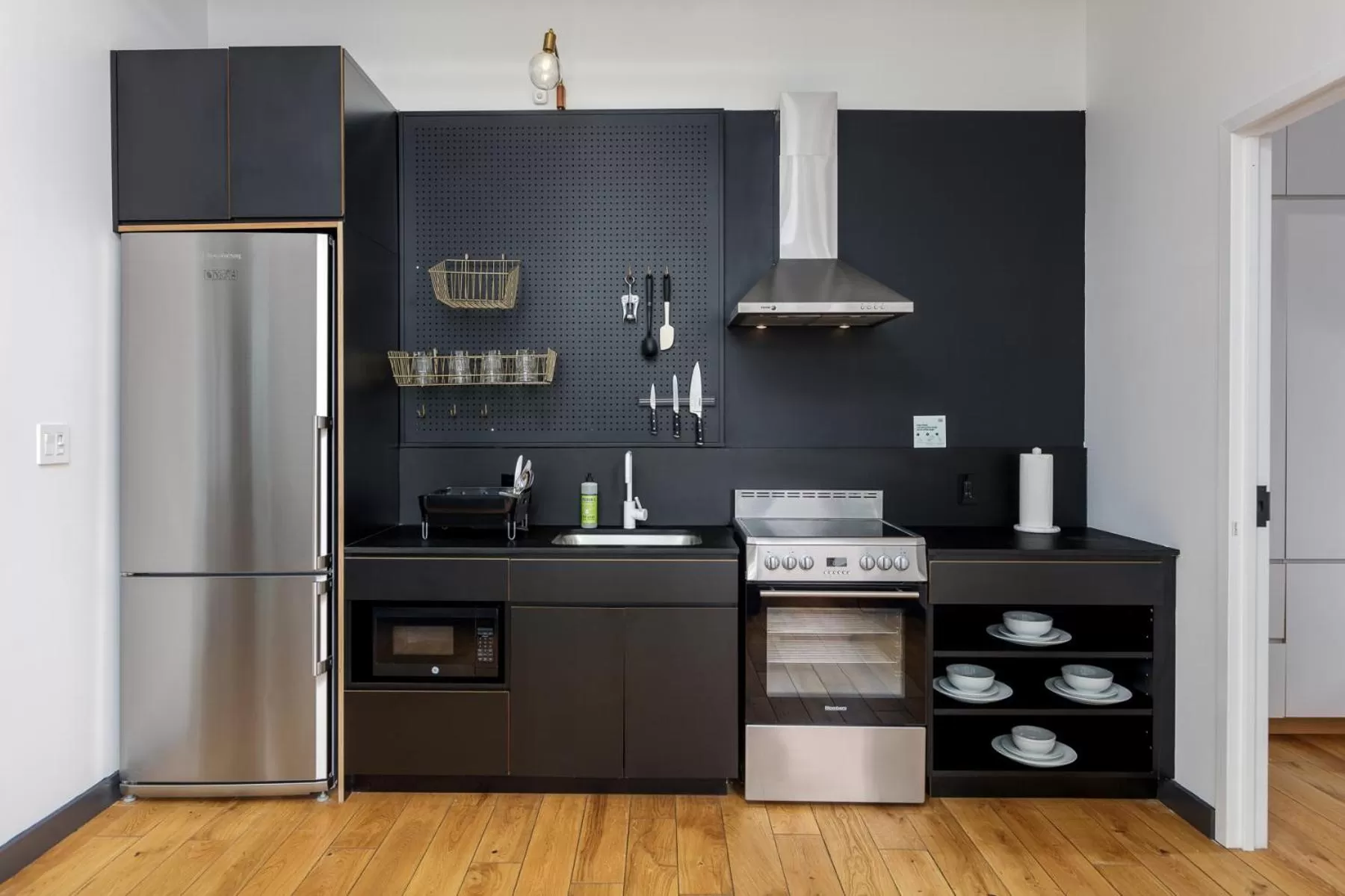 Kitchen or kitchenette in Placemakr Wall Street