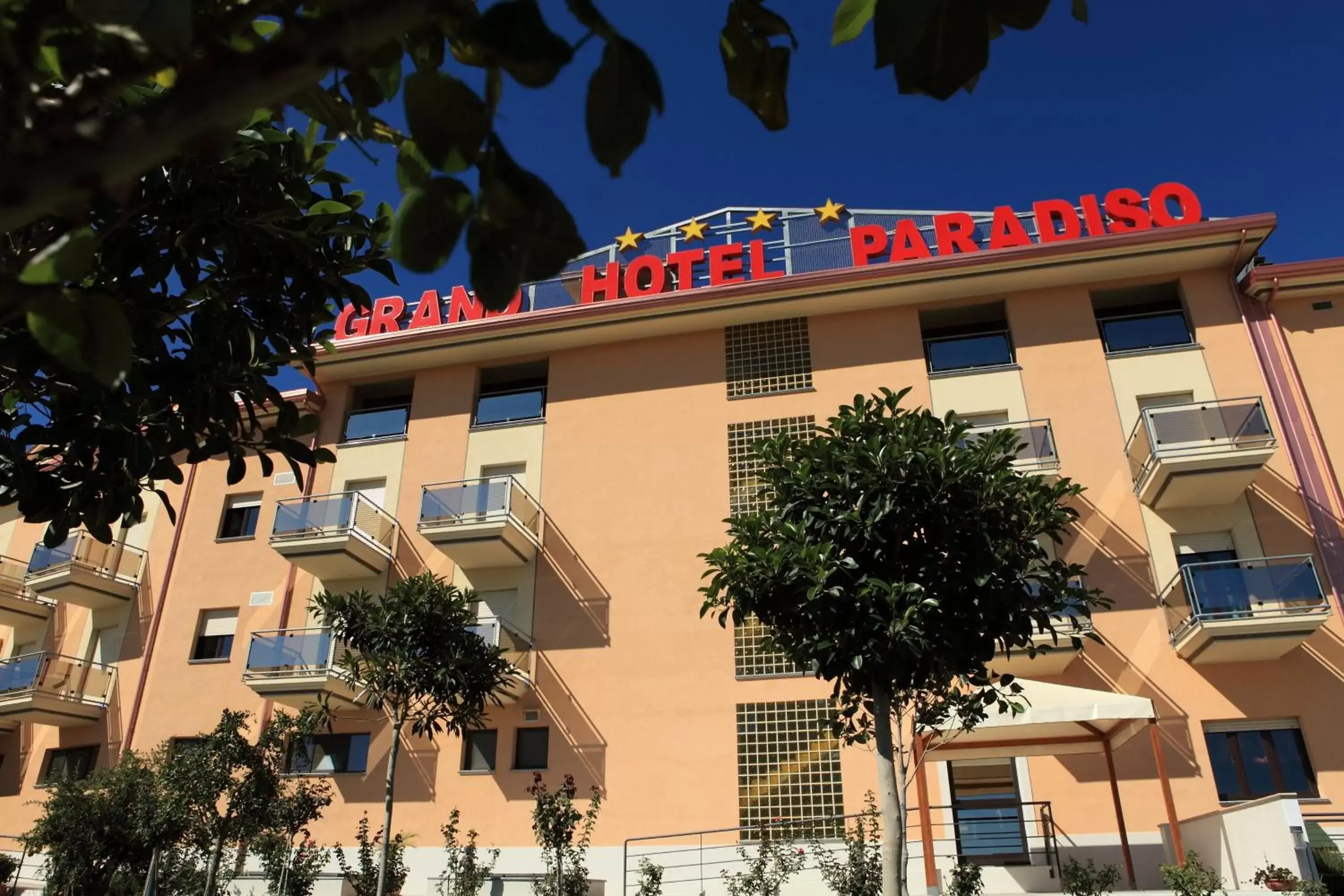 Facade/entrance, Property Building in Grand Hotel Paradiso