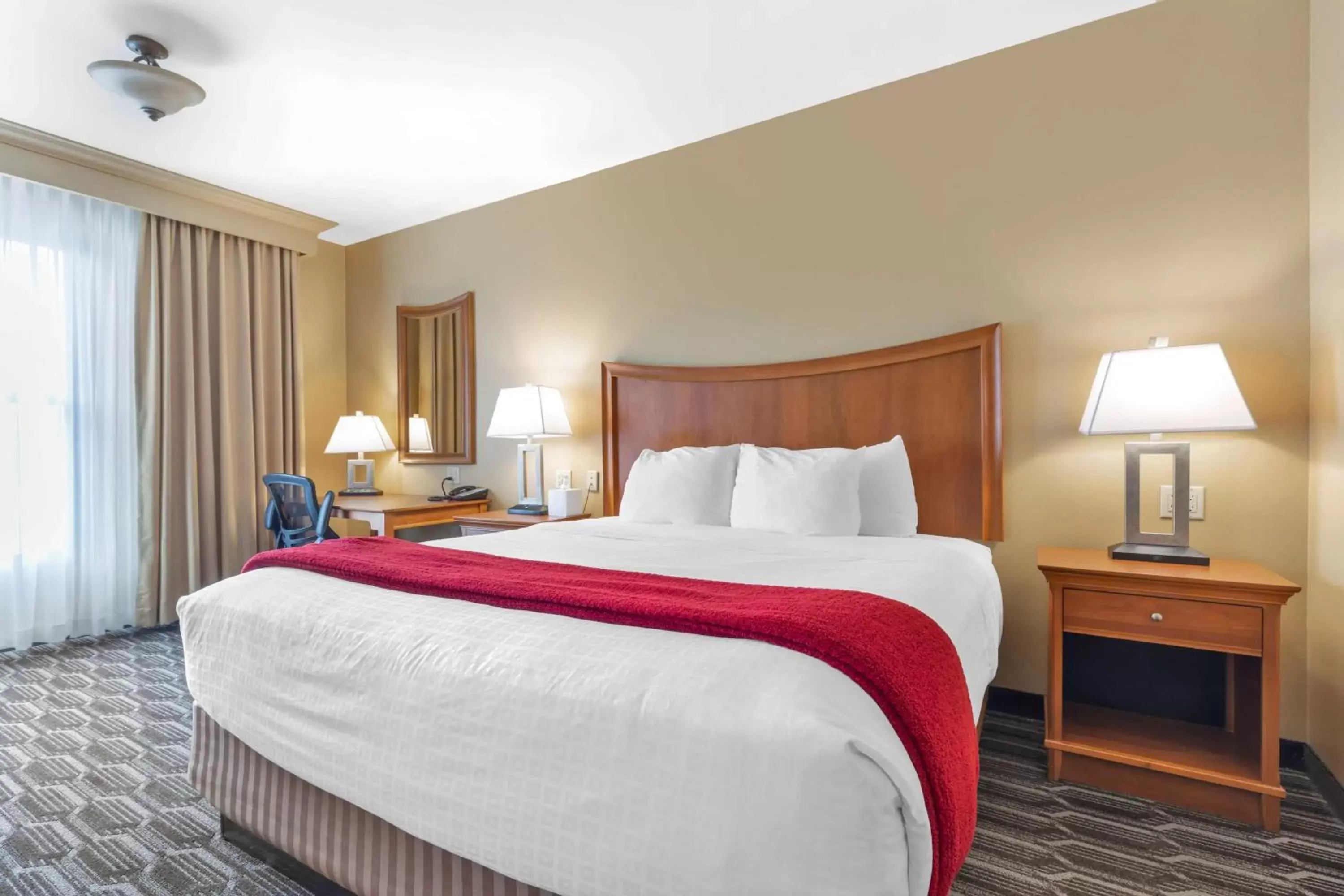 Photo of the whole room, Bed in Best Western Plus Swiss Chalet Hotel & Suites