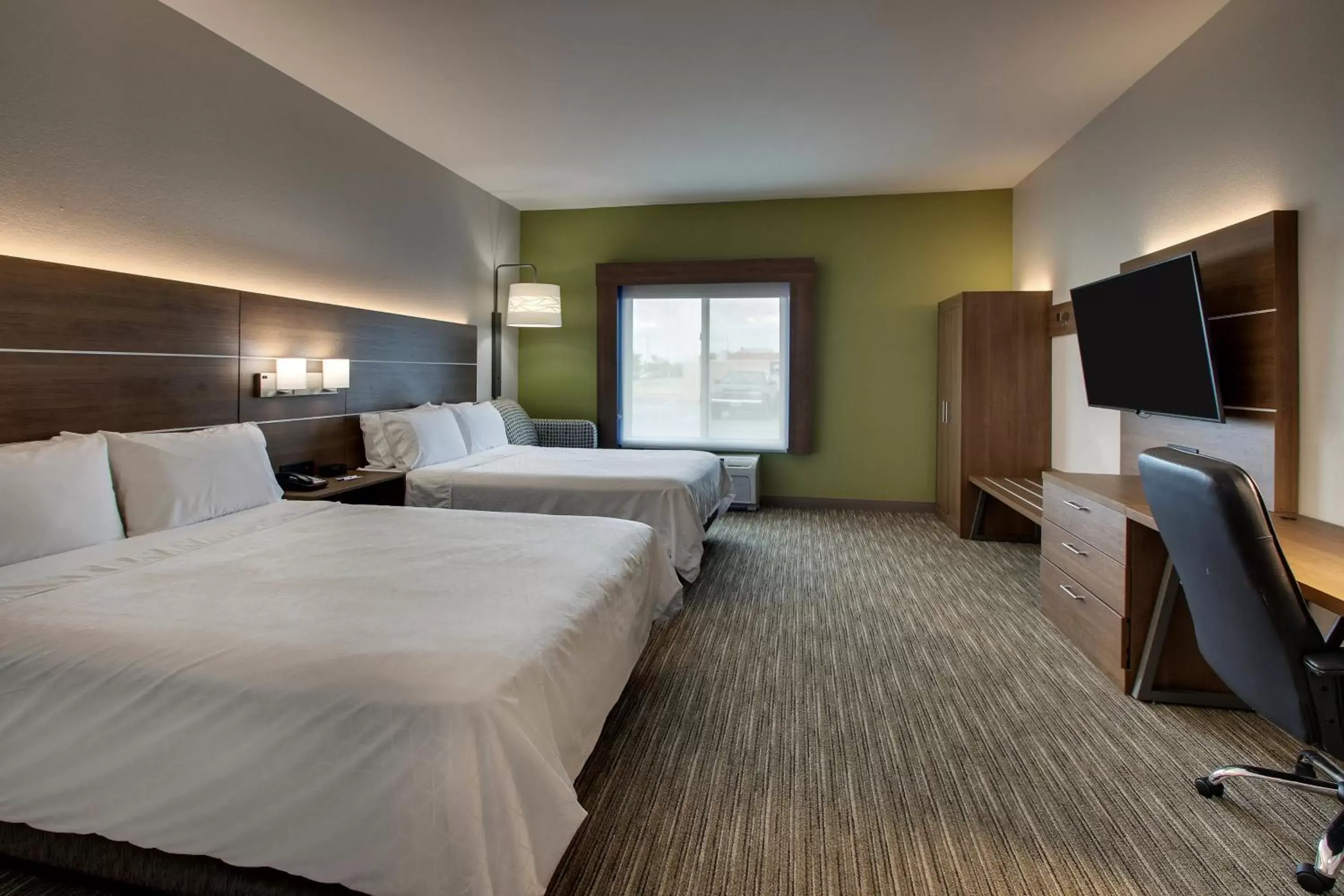 Photo of the whole room in Holiday Inn Express Hotel & Suites Waukegan/Gurnee, an IHG Hotel