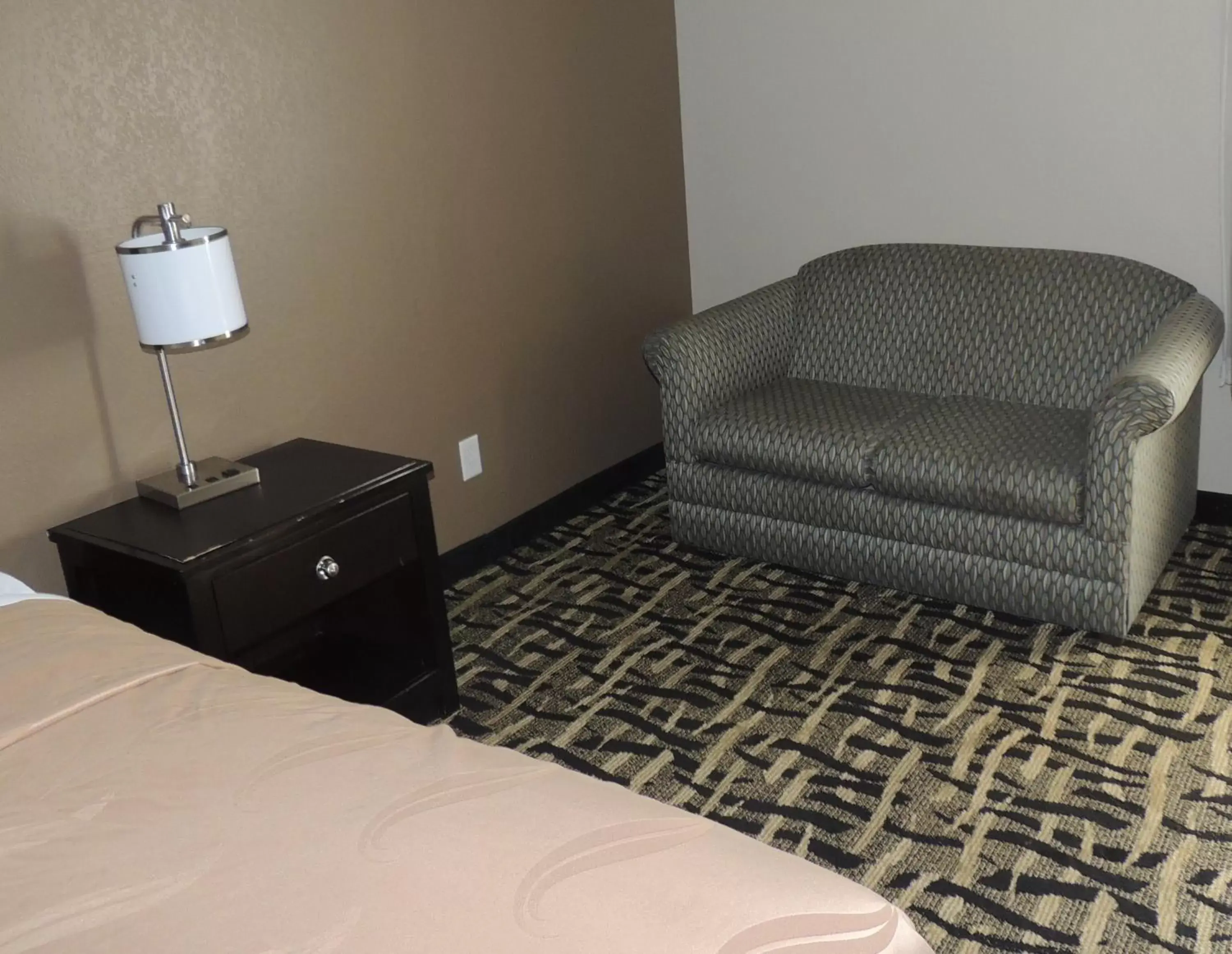 Seating Area in Quality Inn