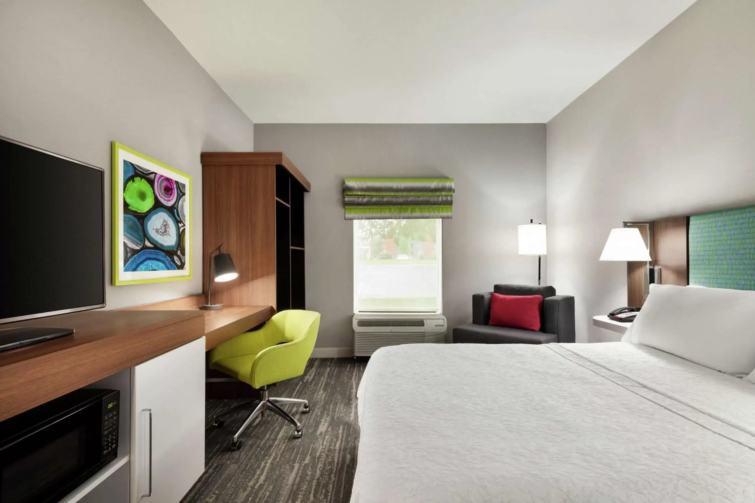 Bedroom, TV/Entertainment Center in Hampton by Hilton Oklahoma City I-40 East- Tinker AFB