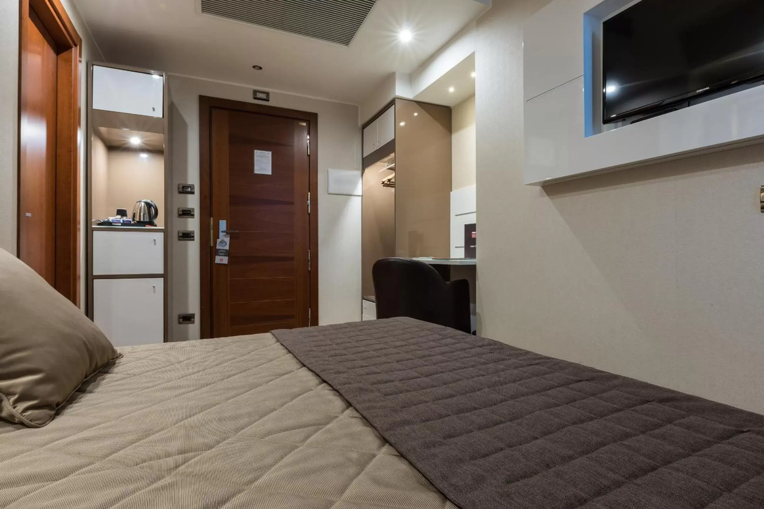 Coffee/tea facilities, Bed in Magri's Hotel Coffee/tea facilities, Bed in Magri's Hotel