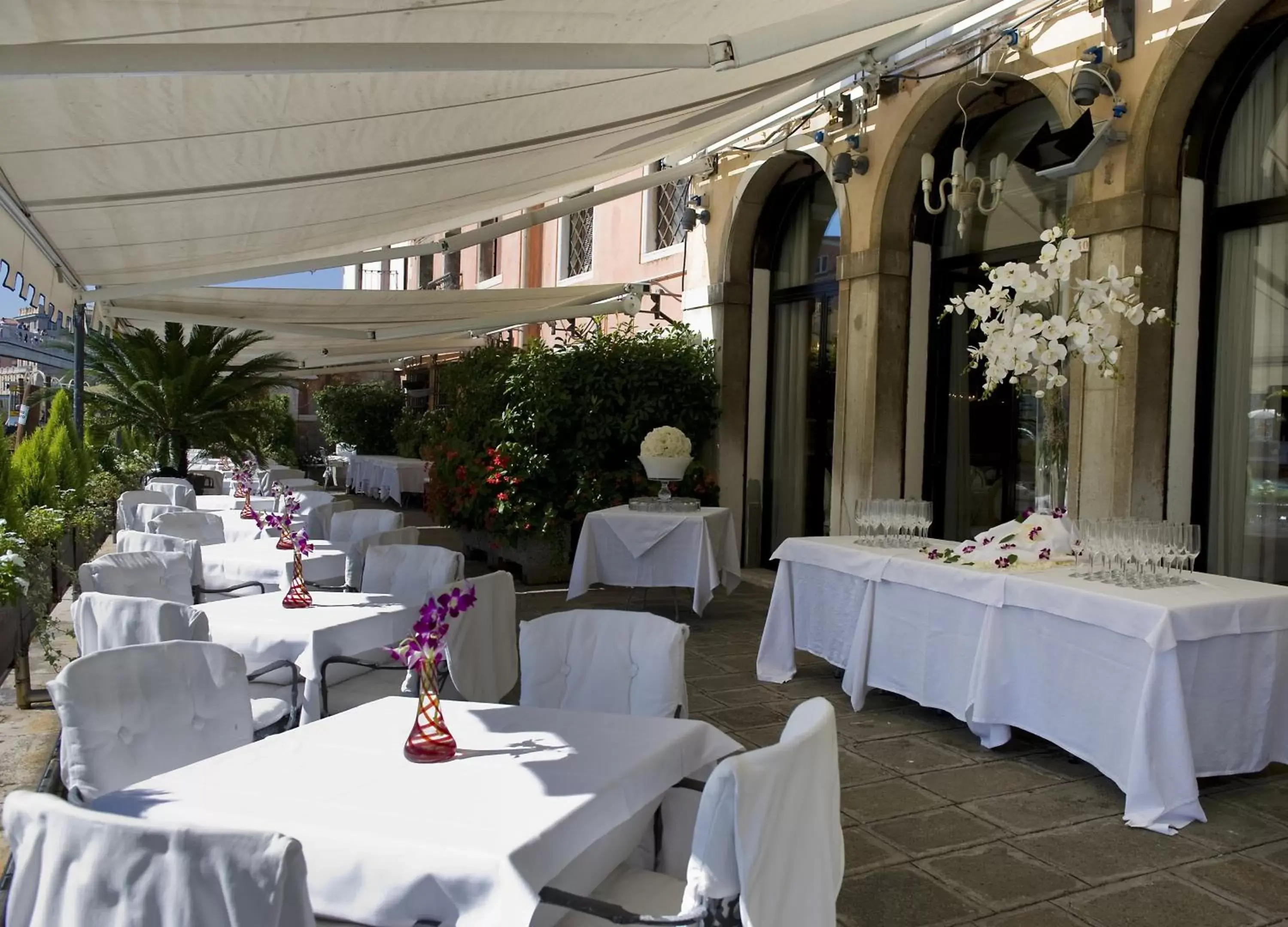 Restaurant/Places to Eat in Hotel Principe