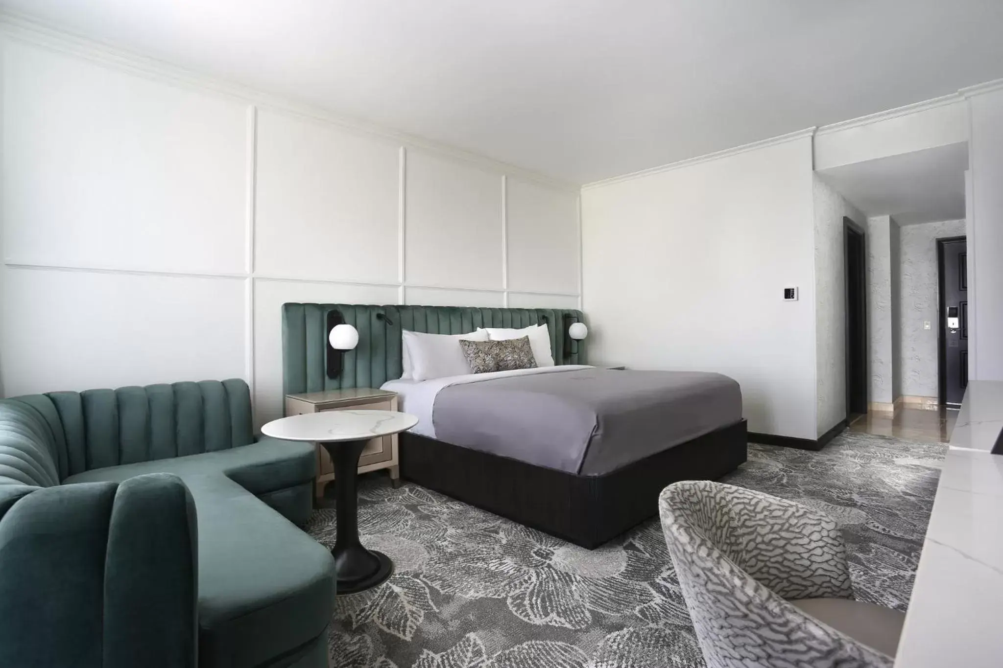 Photo of the whole room, Bed in InterContinental Buckhead Atlanta, an IHG Hotel