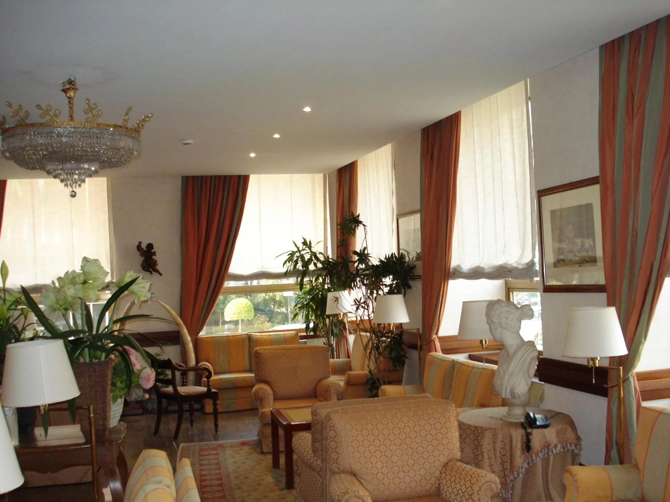 Lobby or reception in Hotel Bristol