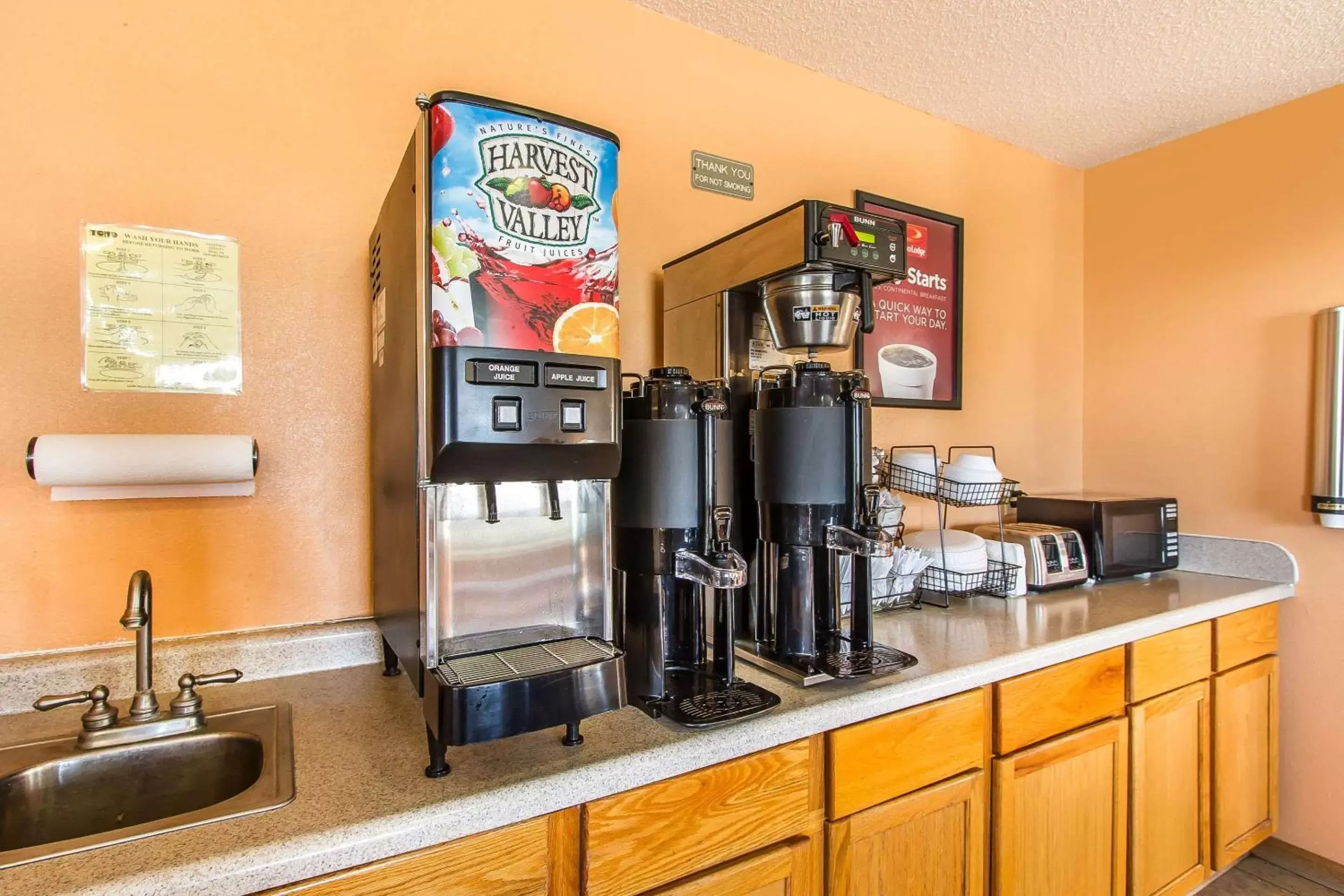 Restaurant/places to eat, Kitchen/Kitchenette in Econo Lodge Inn & Suites