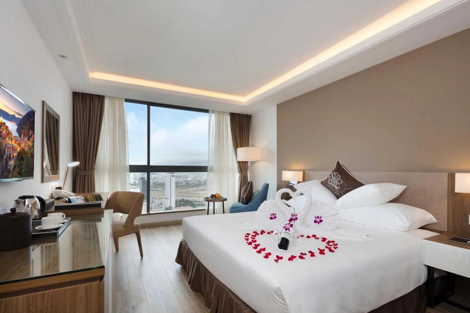 Bed in Comodo Nha Trang Hotel