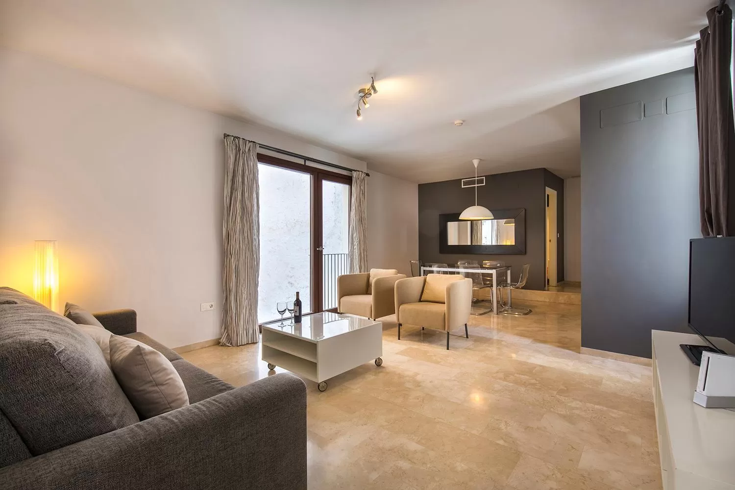 Seating area in tuGuest Elvira Suites