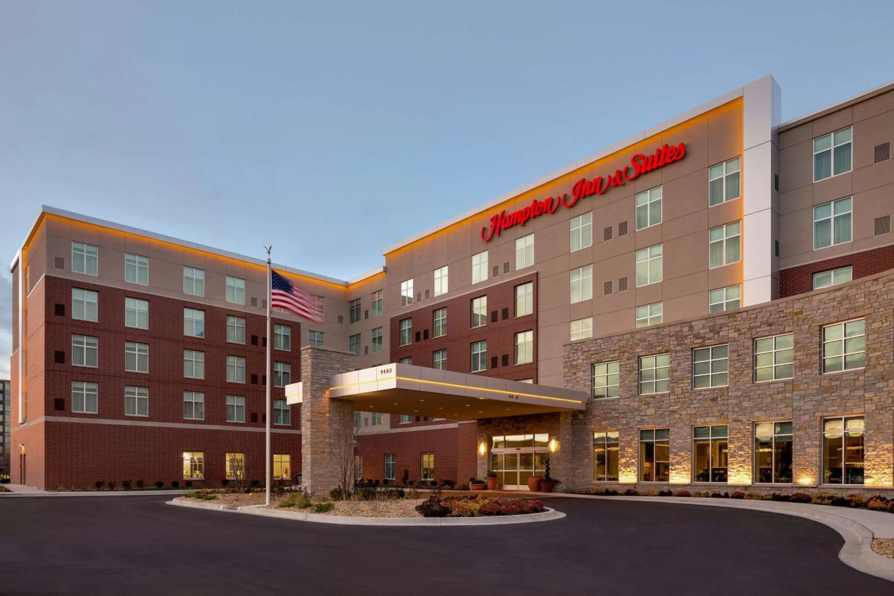 Property Building in Hampton Inn & Suites Rosemont Chicago O'Hare