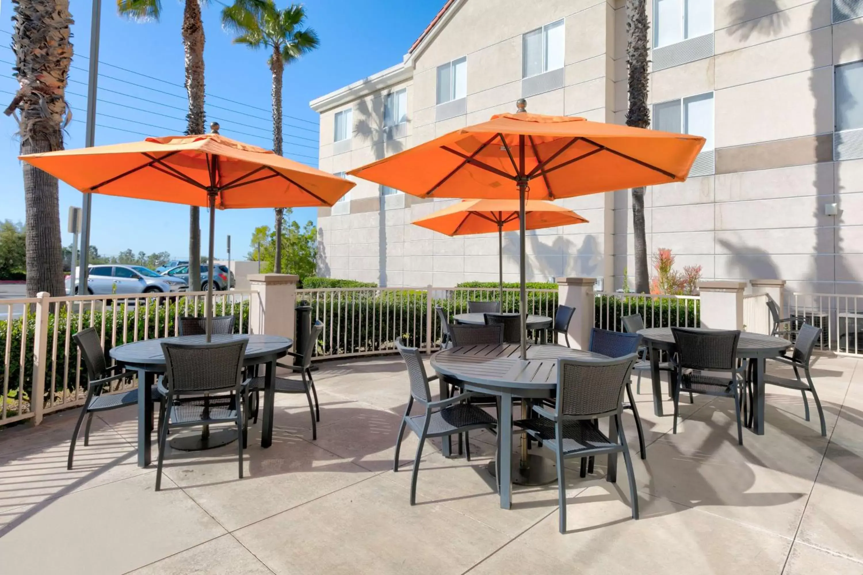 Patio, Restaurant/Places to Eat in Hilton Garden Inn Irvine East/Lake Forest