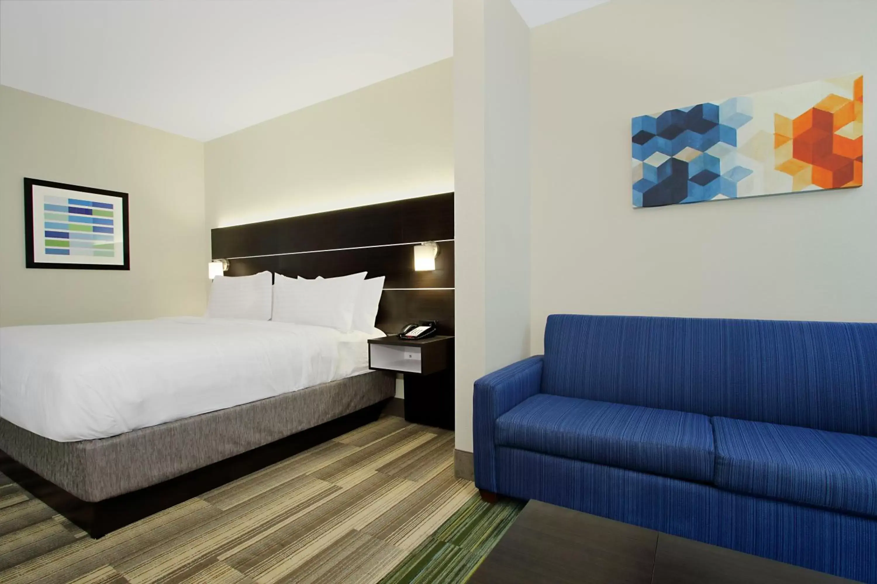 Photo of the whole room, Bed in Holiday Inn Express & Suites - Brookshire - Katy Freeway, an IHG Hotel