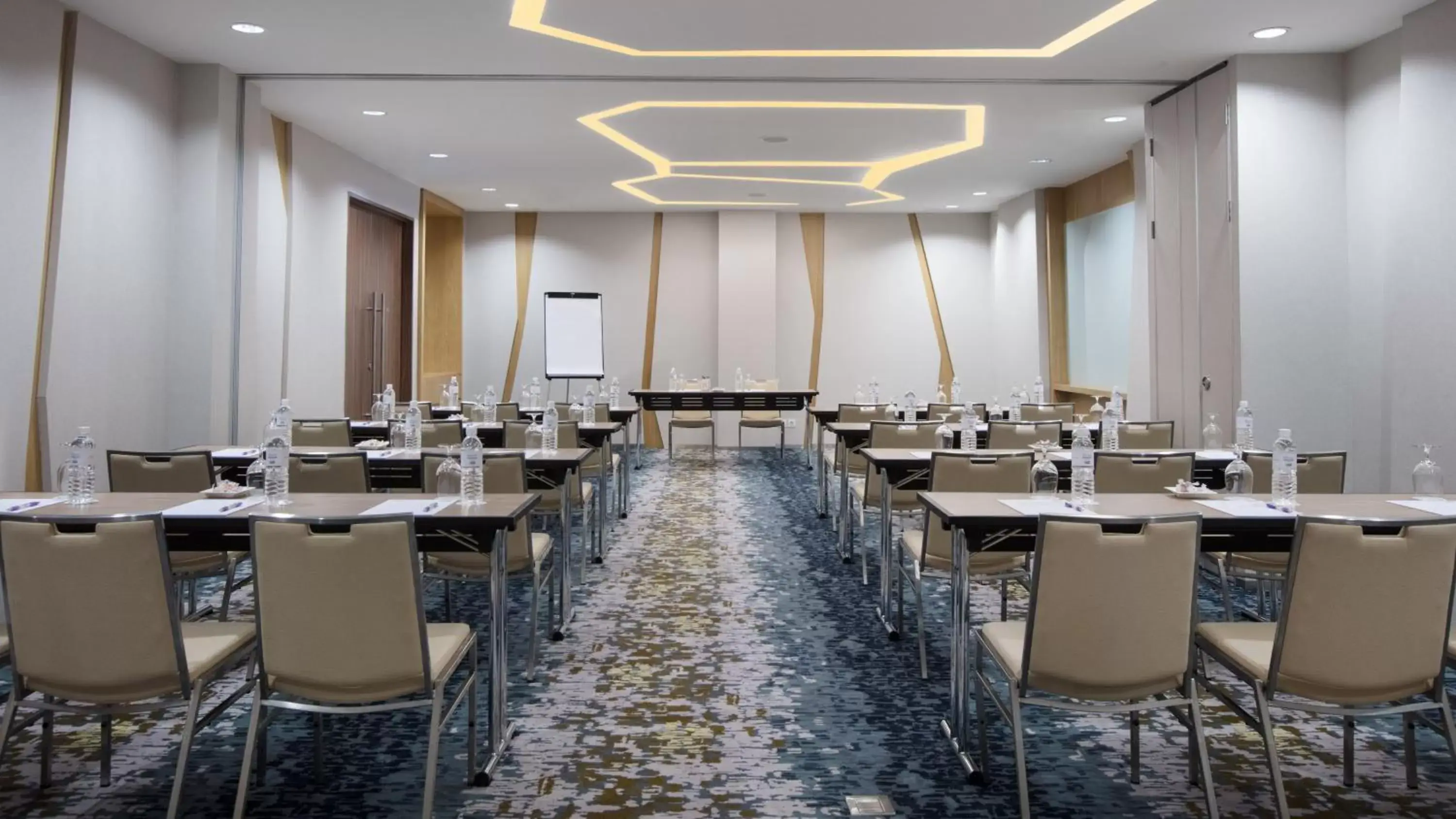 Meeting/conference room, Restaurant/Places to Eat in Holiday Inn Resort Baruna Bali, an IHG Hotel - CHSE Certified