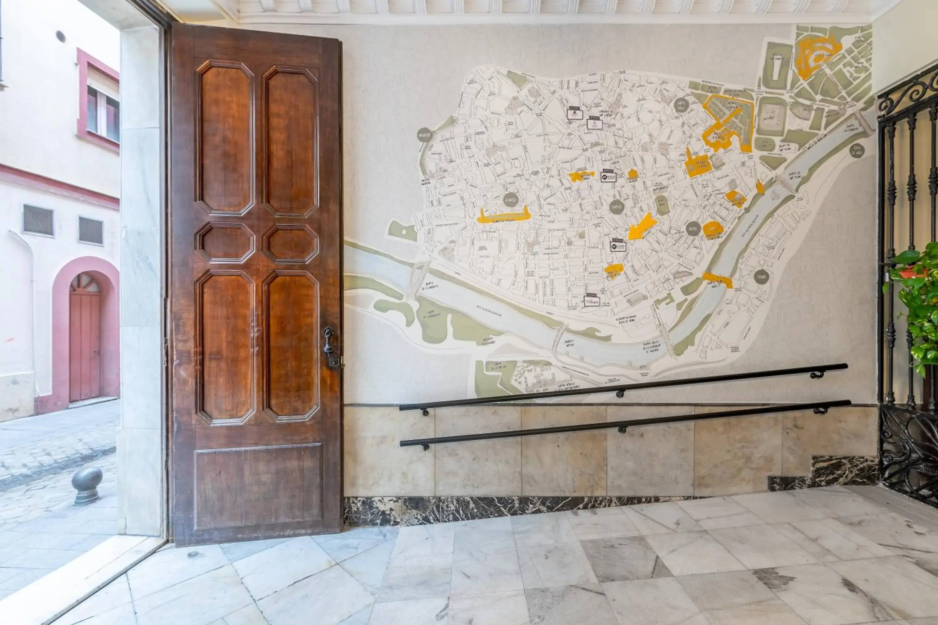 Facade/entrance in Oasis Backpackers' Hostel Palace Sevilla Facade/entrance in Oasis Backpackers' Hostel Palace Sevilla