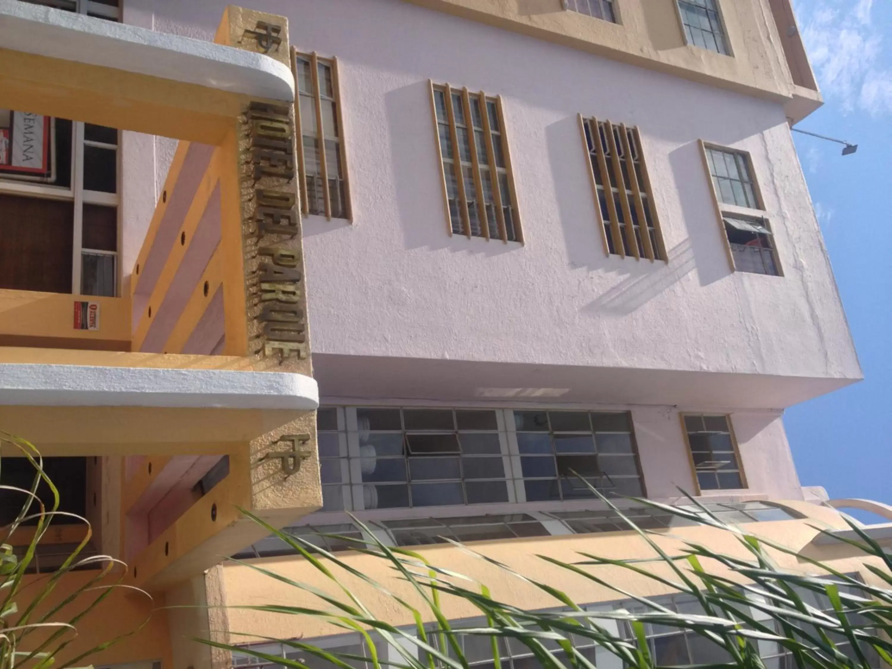 Facade/entrance, Property Building in Hotel Del Parque